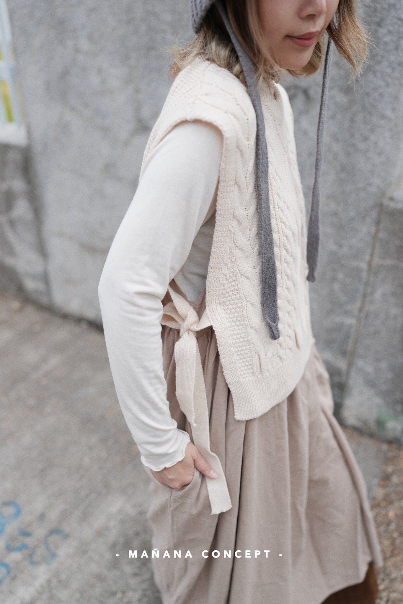 MZ593 CABLE-KNIT VEST TOP
