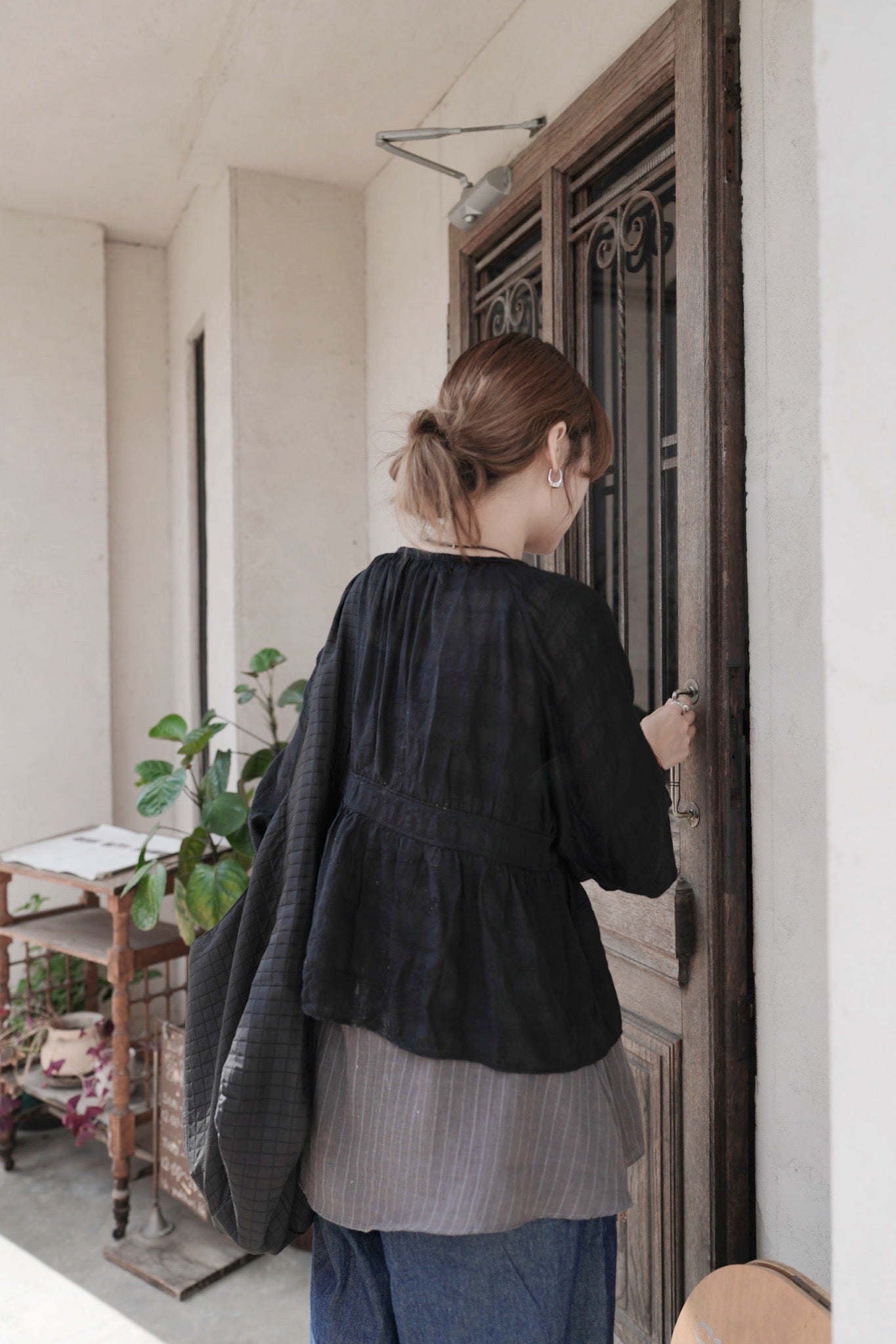 MZ843 DOBBY RIBBON BLOUSE