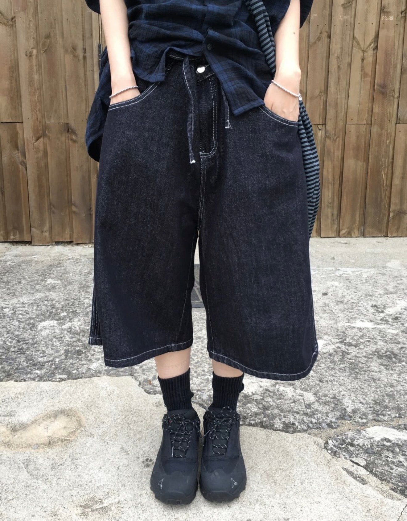 MZ906 UNISEX PLEATED DENIM SHORTS