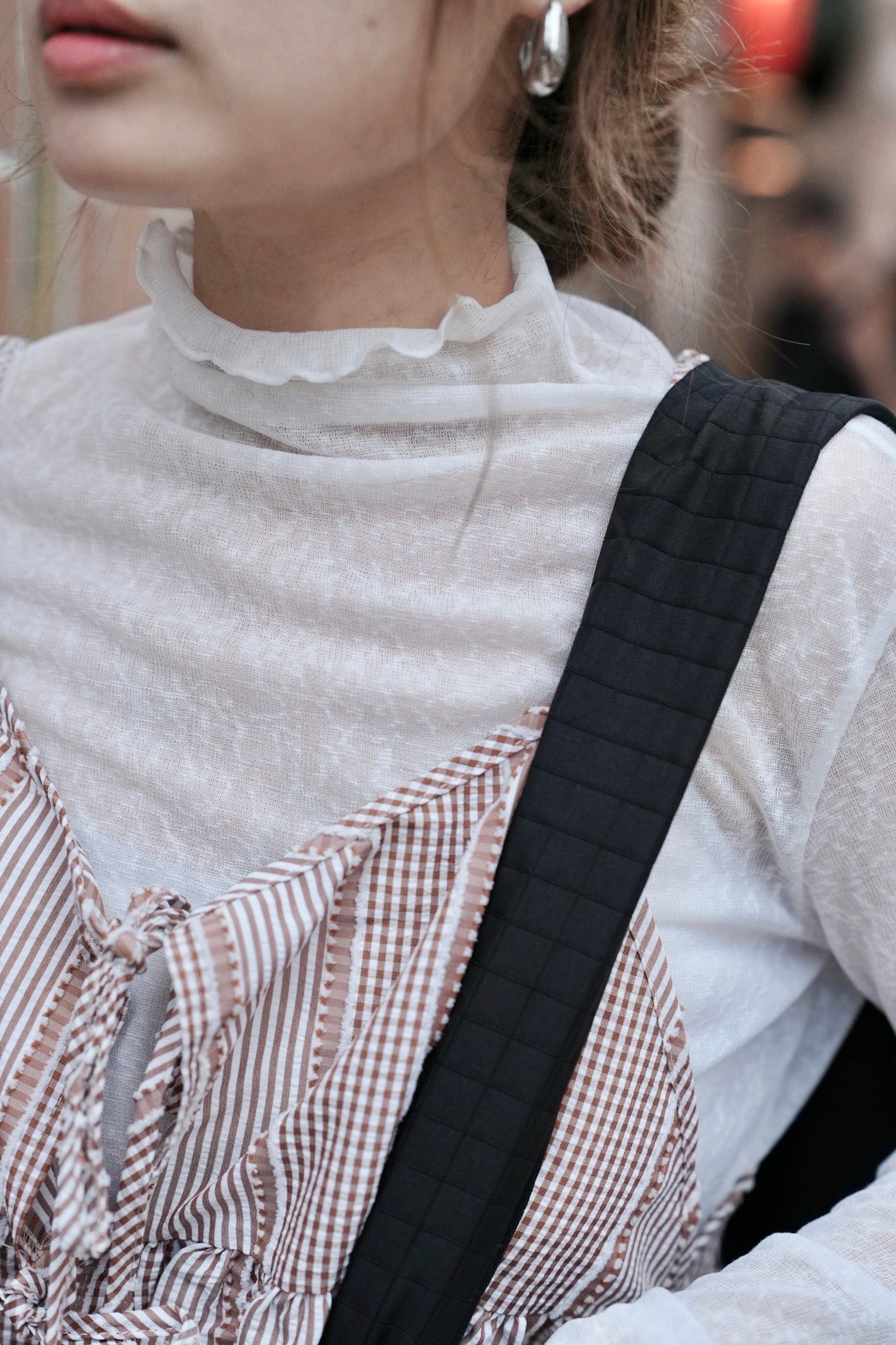 CA918 SHEER RUFFLE TOP【 買 2 件 減 $20 】