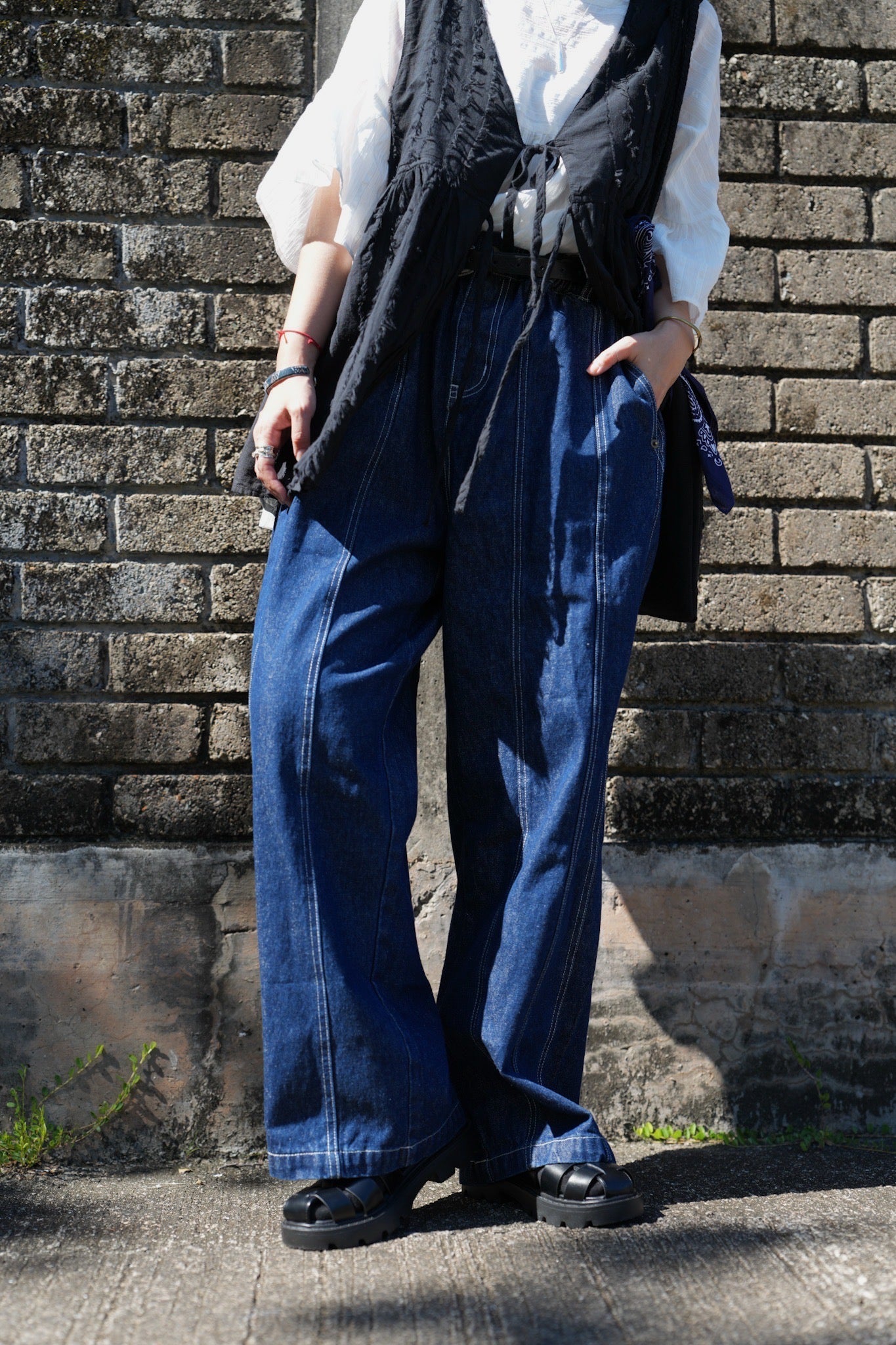 CA913 / STITCHED STRIPE DENIM JEANS