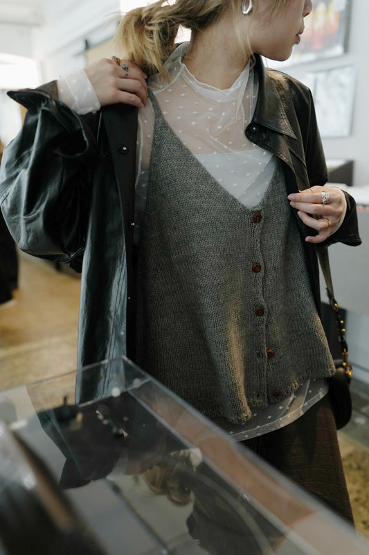 MZ946 V-NECK KNITTED VEST TOP