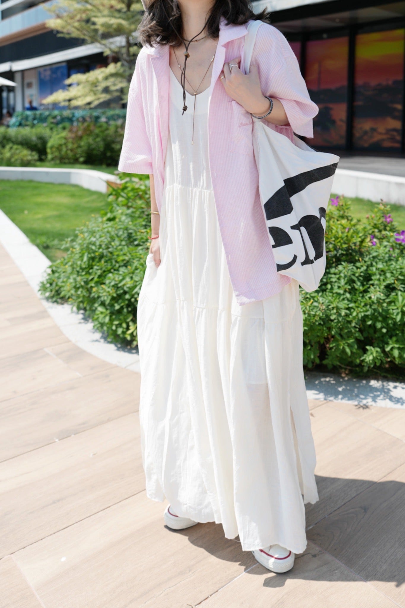 MZ812 V-NECK SILKY DRESS