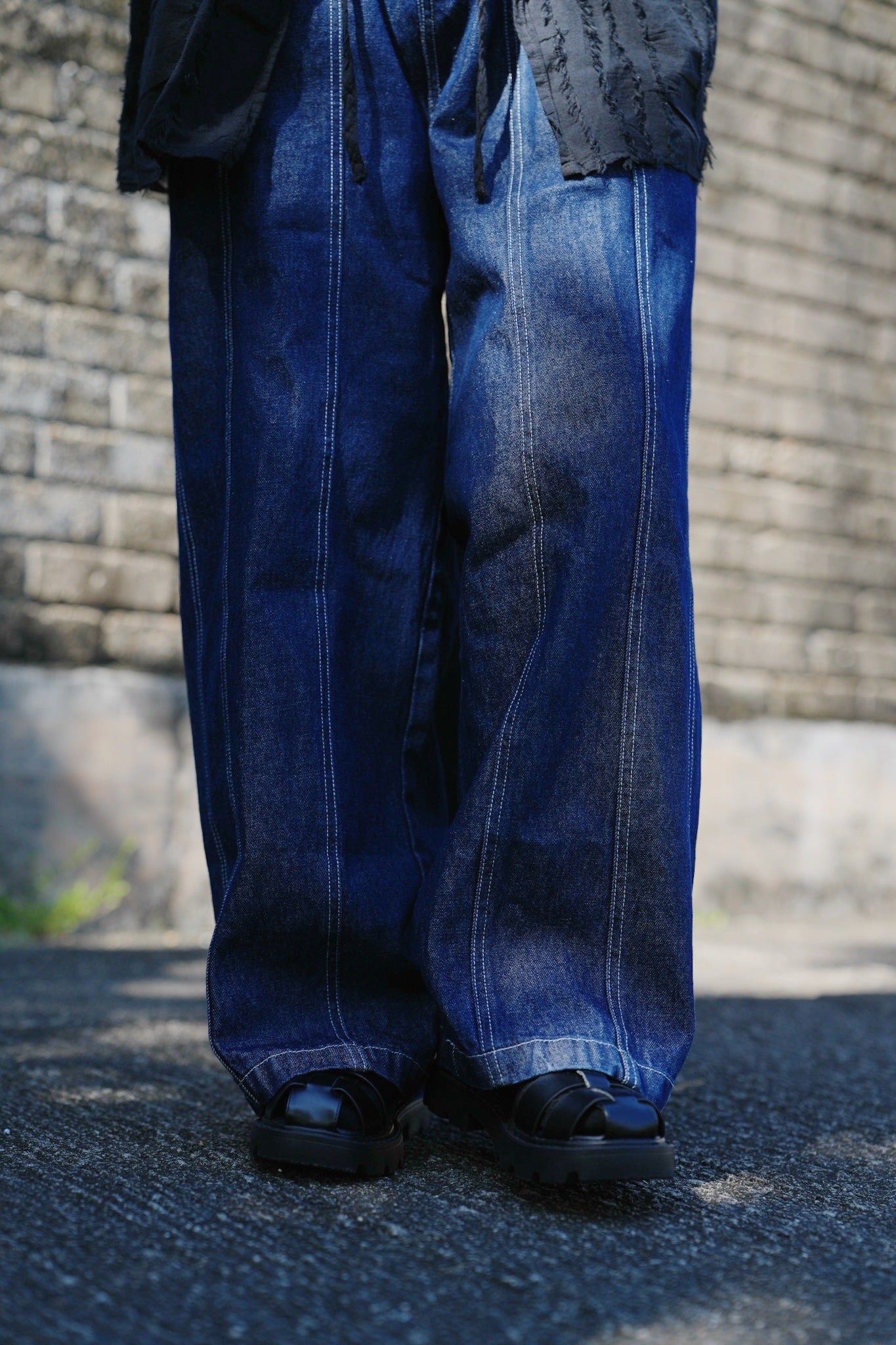 CA913 / STITCHED STRIPE DENIM JEANS