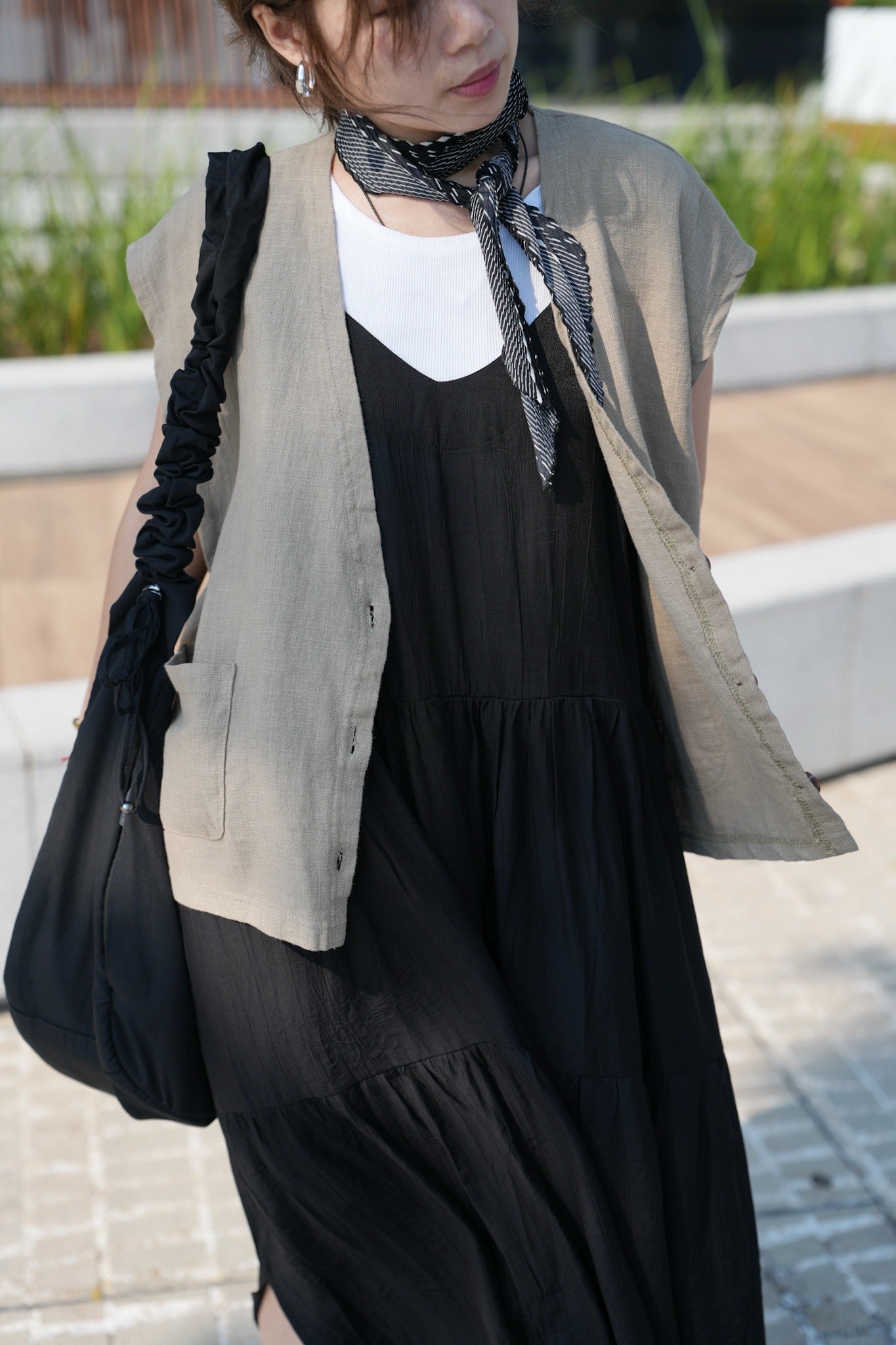 MZ812 V-NECK SILKY DRESS