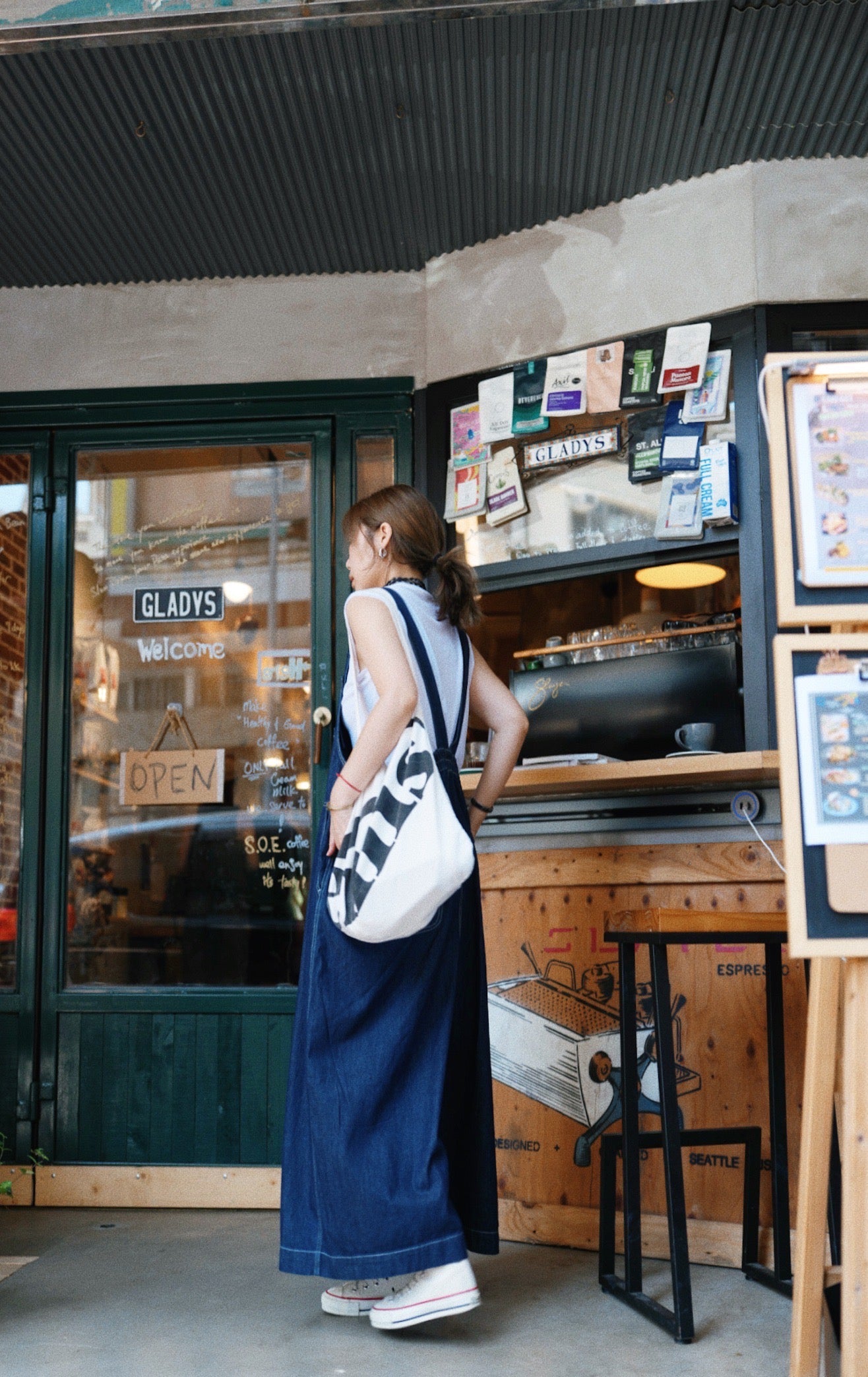 emis - Cropped Logo Tote Bag