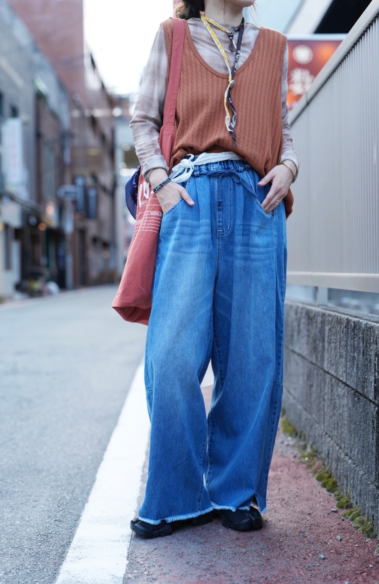 CA908 WASHED DENIM JEANS WITH BELT
