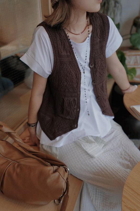 NA486 V-NECK LACE VEST TOP