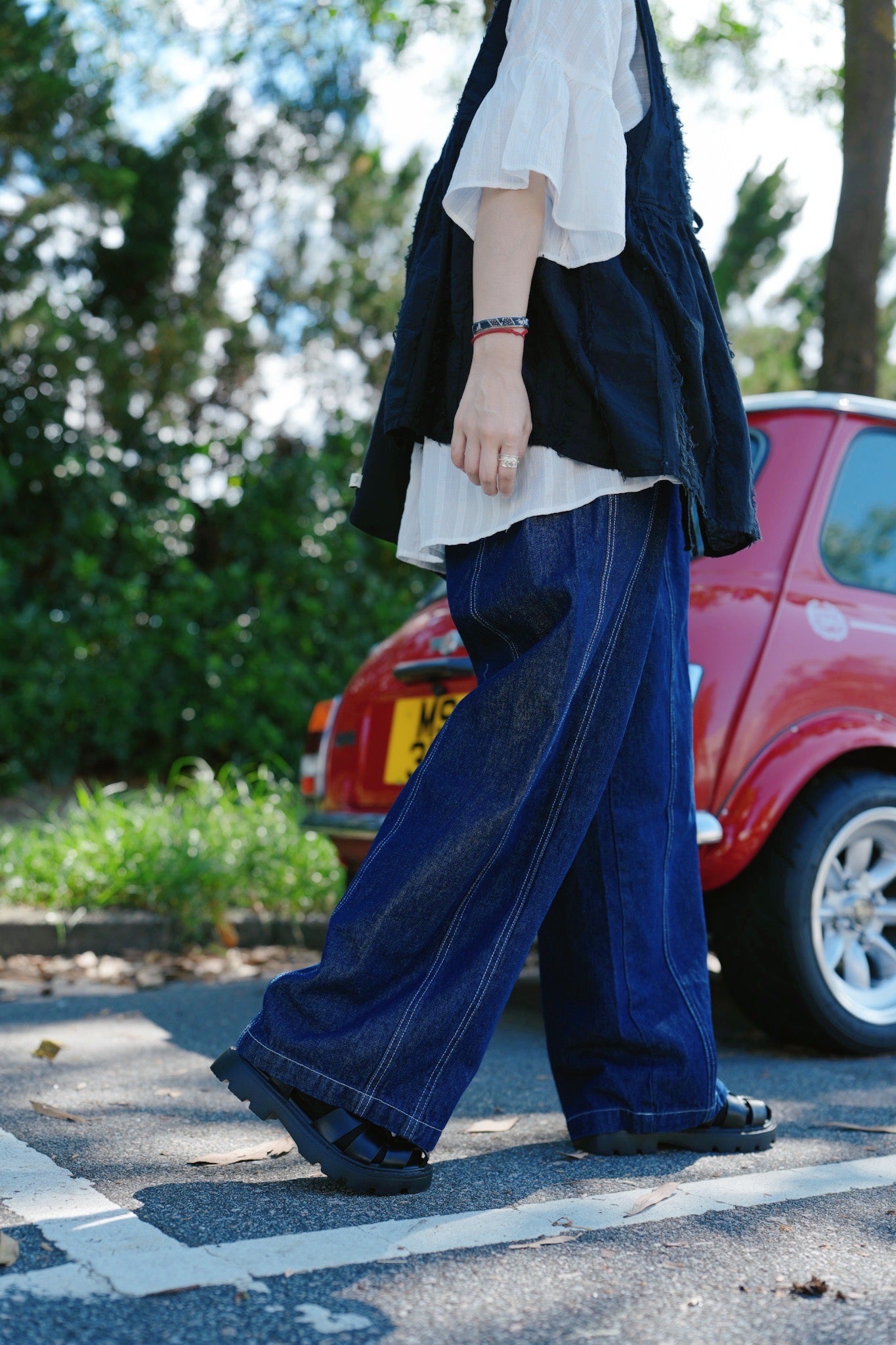 CA913 / STITCHED STRIPE DENIM JEANS
