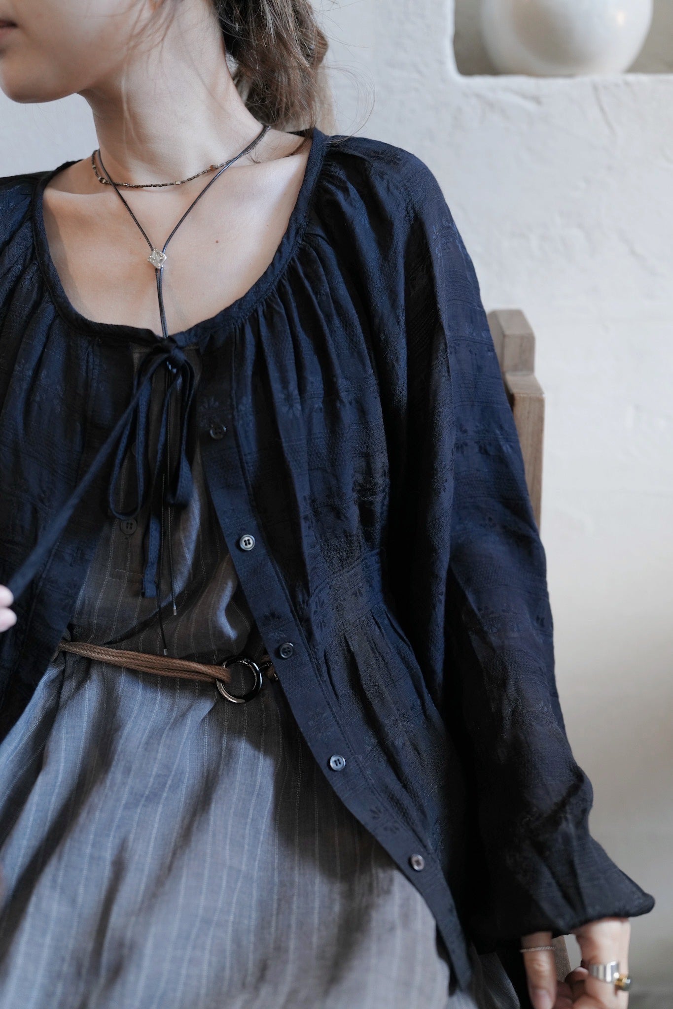 MZ843 DOBBY RIBBON BLOUSE