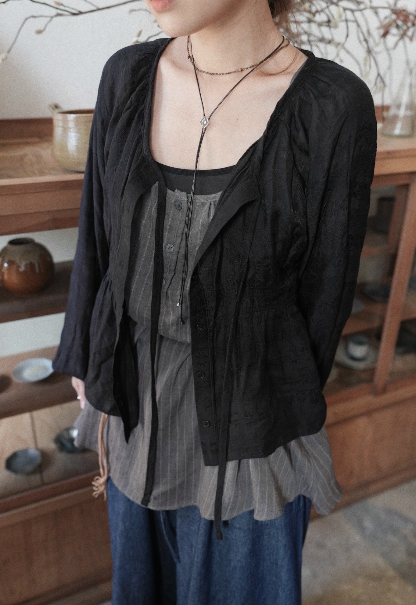 MZ843 DOBBY RIBBON BLOUSE