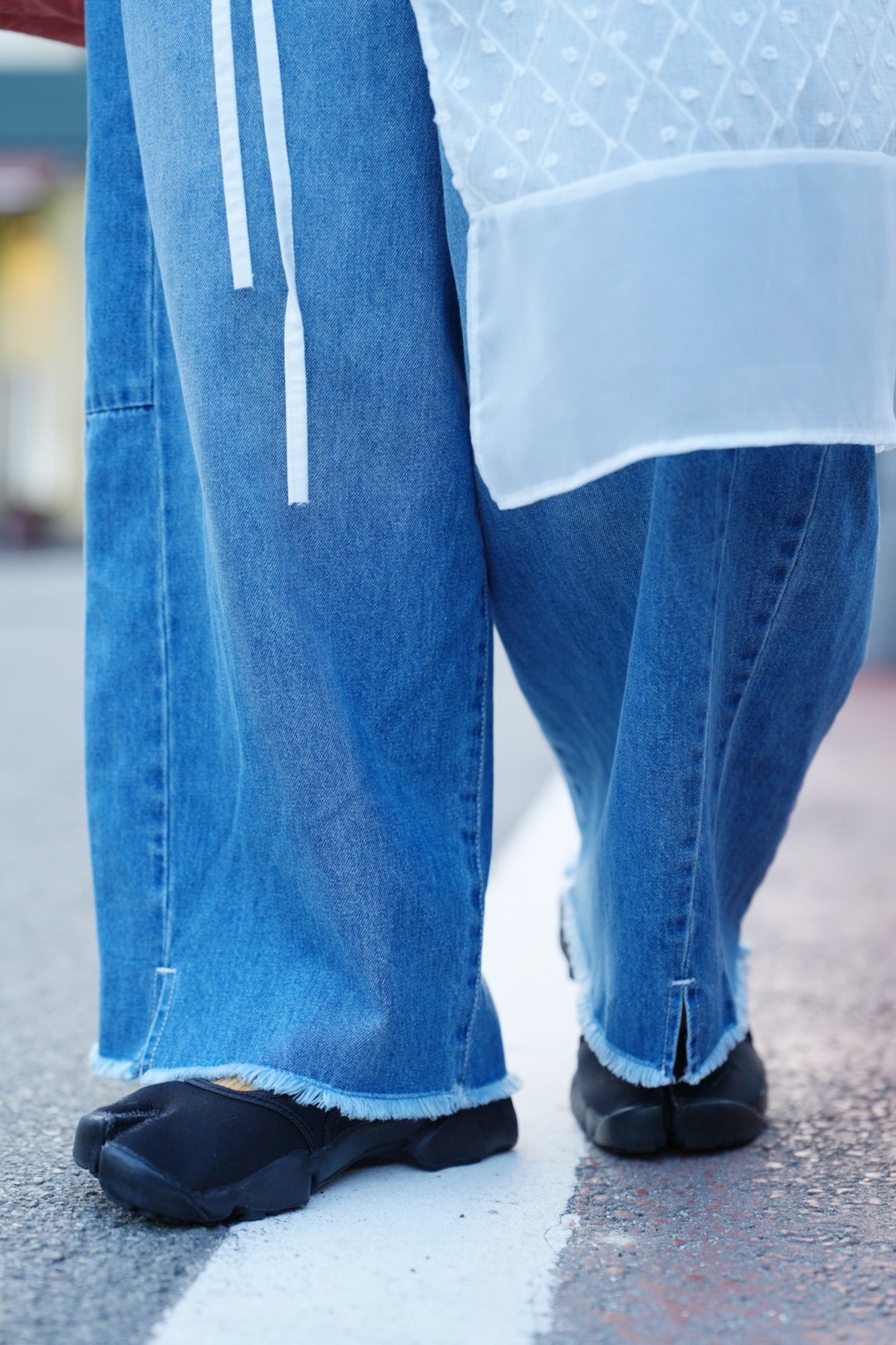 CA908 WASHED DENIM JEANS WITH BELT