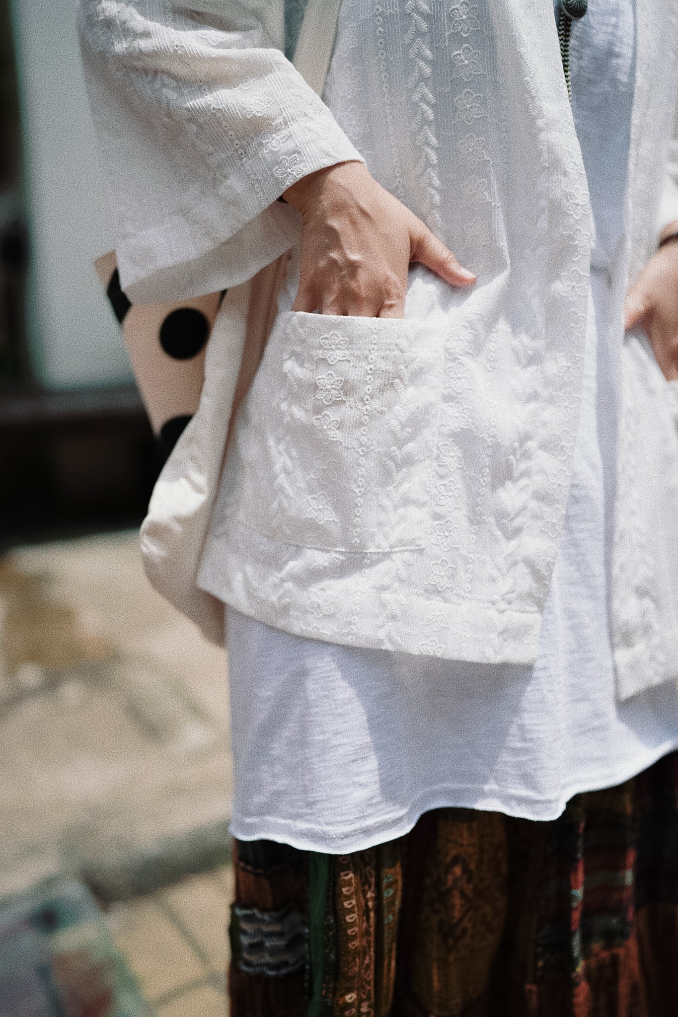 MZ505 EMBROIDERED DOBBY KIMONO