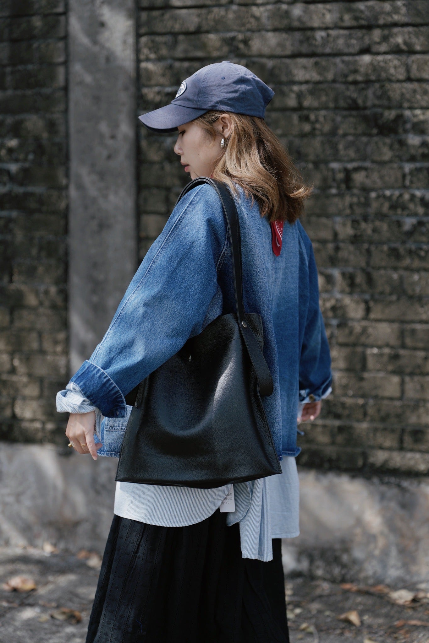 CA916 V-NECK DENIM JACKET