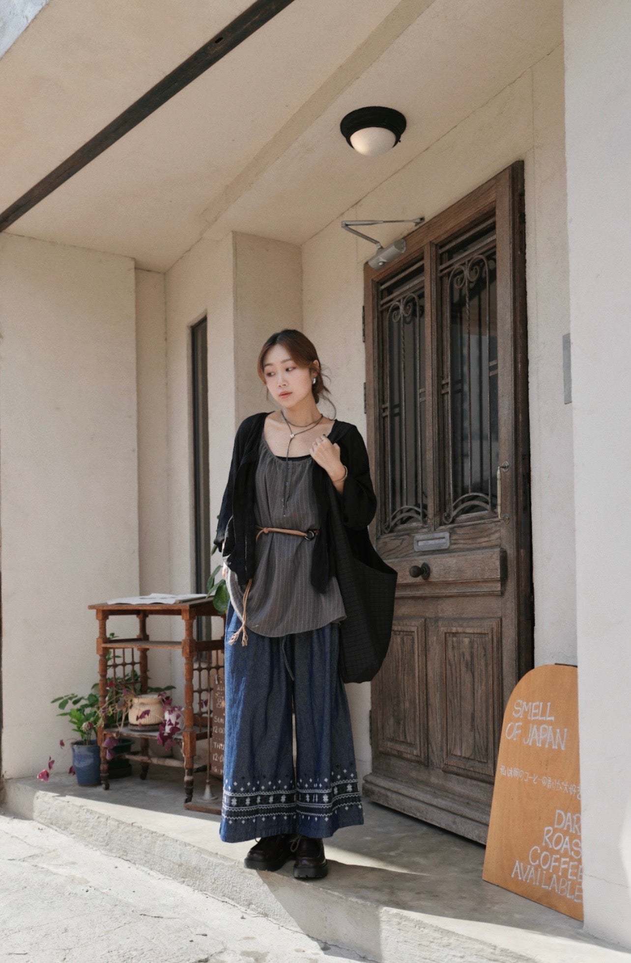 NA458 EMBROIDERED DENIM PANTS