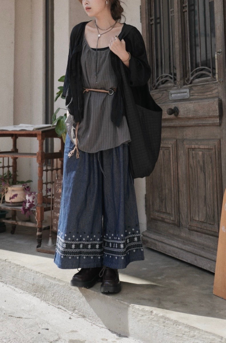 NA458 EMBROIDERED DENIM PANTS