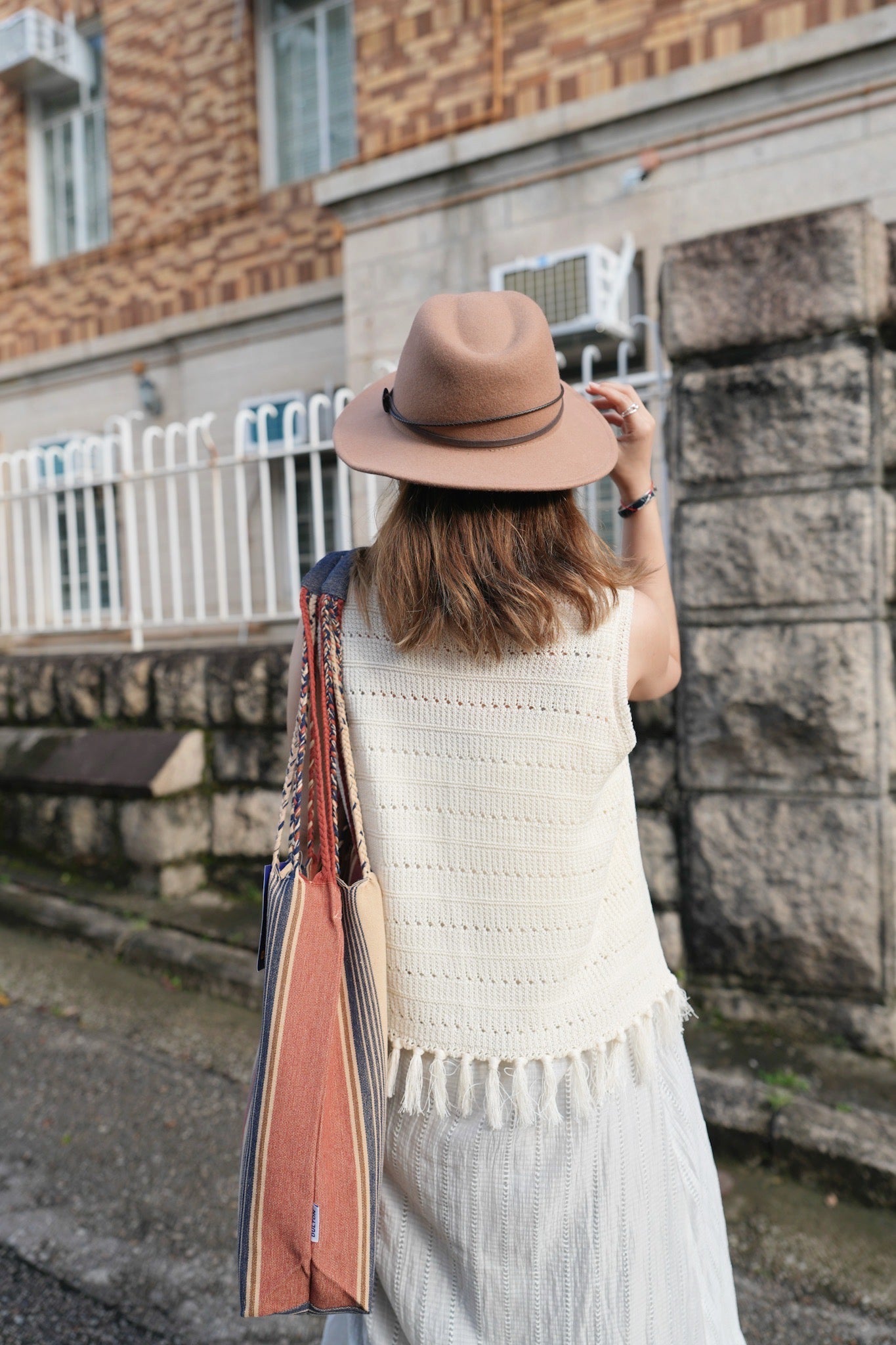 MZ785 FRINGED KNIT VEST