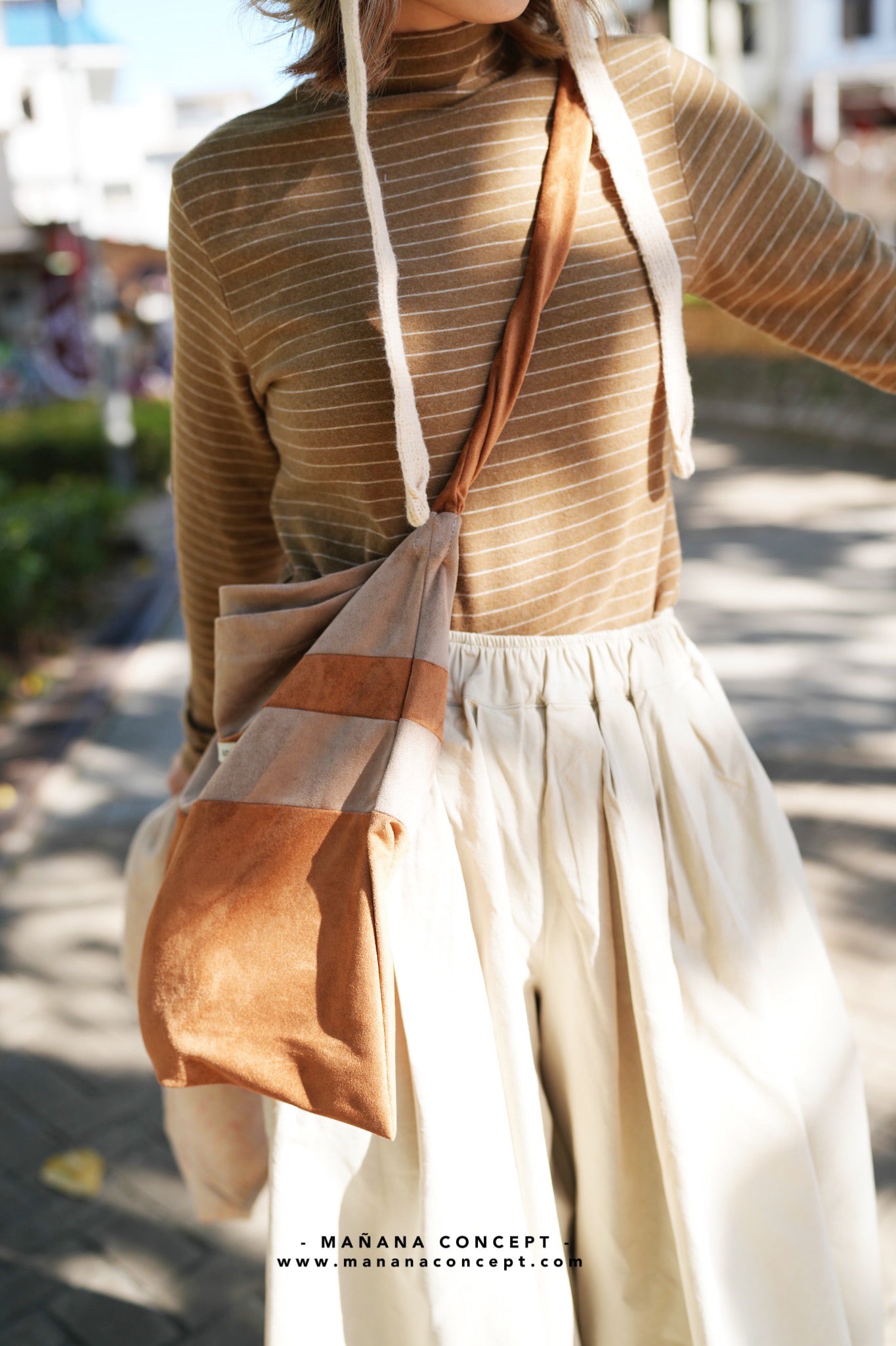 MZ544 Contrasted Suede Tote