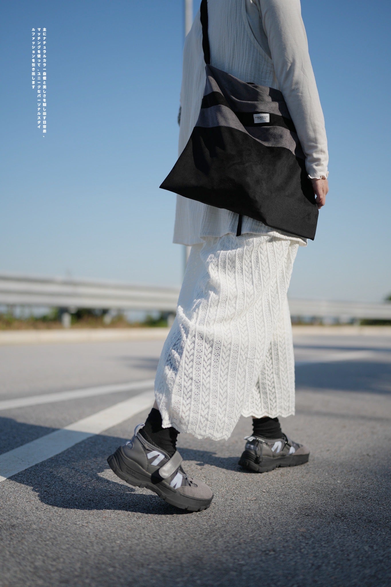 MZ544 Contrasted Suede Tote
