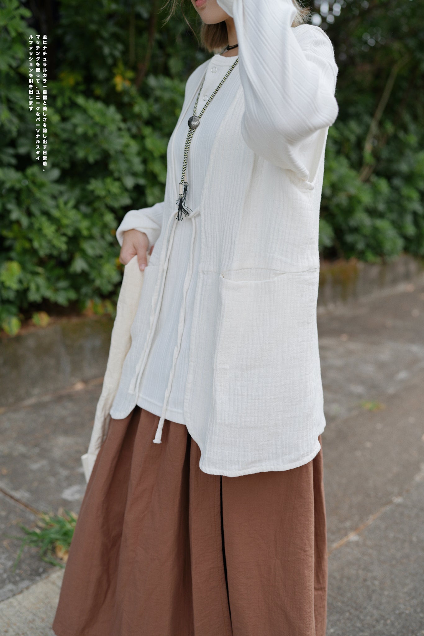 CA672 COLLARLESS CREPE VEST
