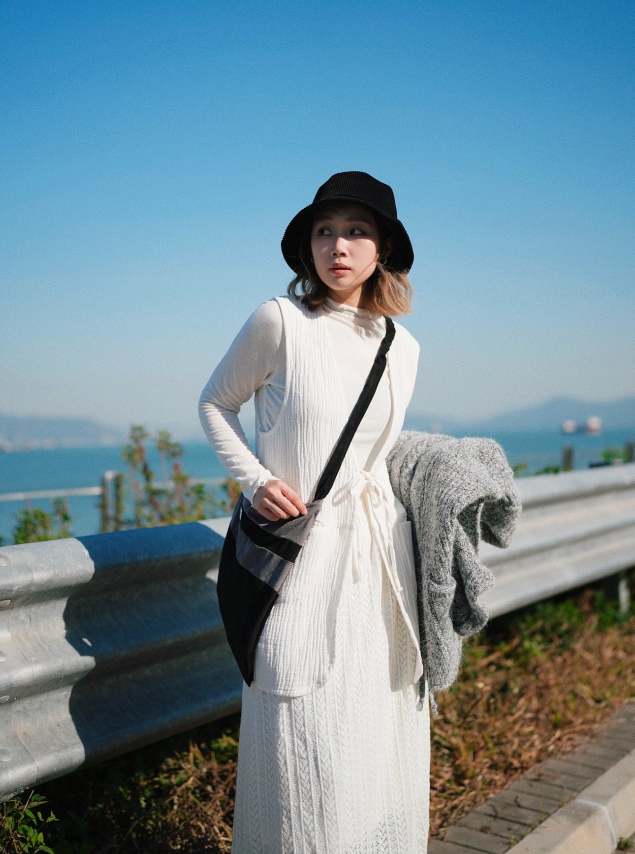 CA672 COLLARLESS CREPE VEST