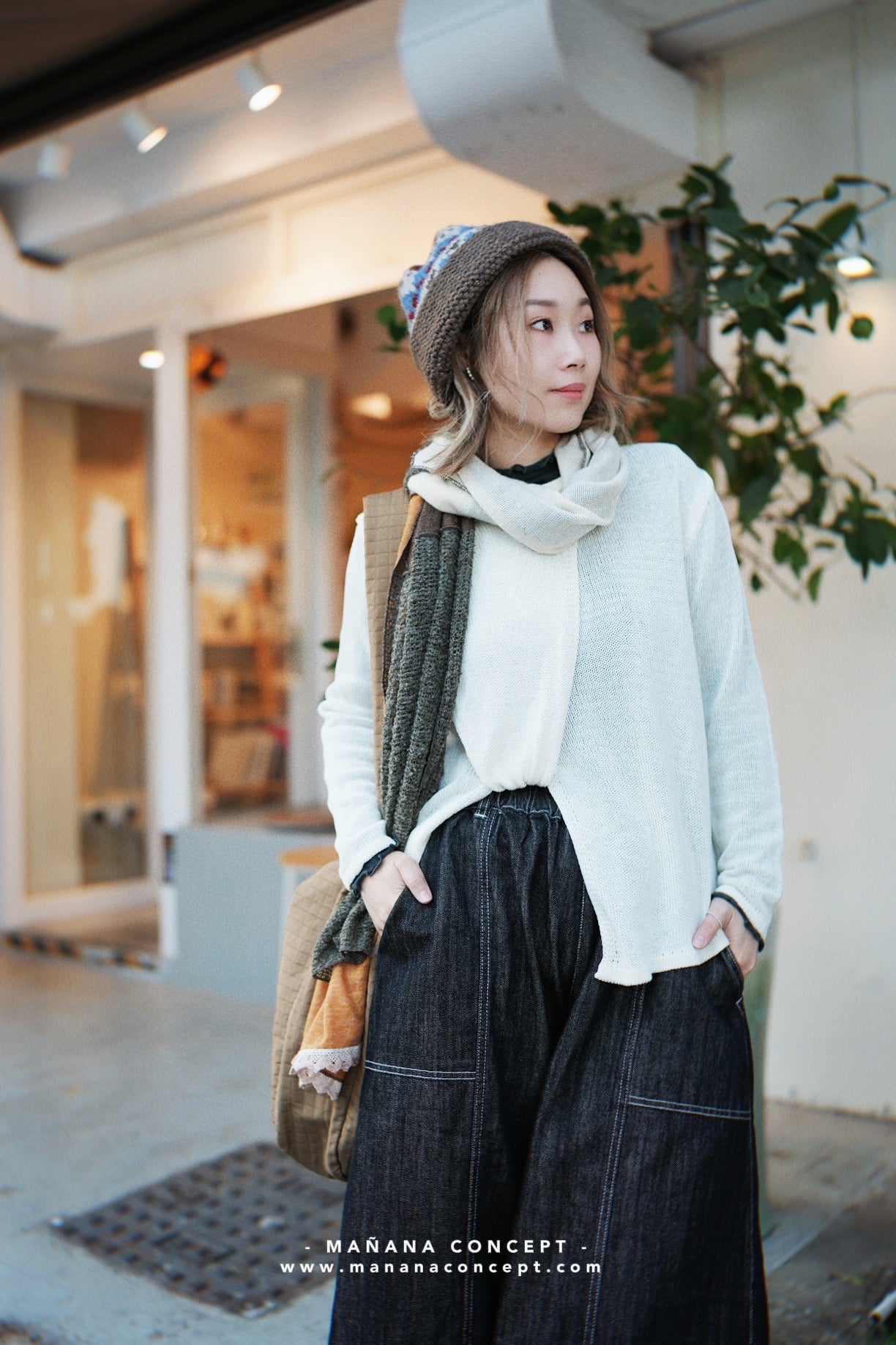 MZ562 CROSS FRONT KNIT TOP