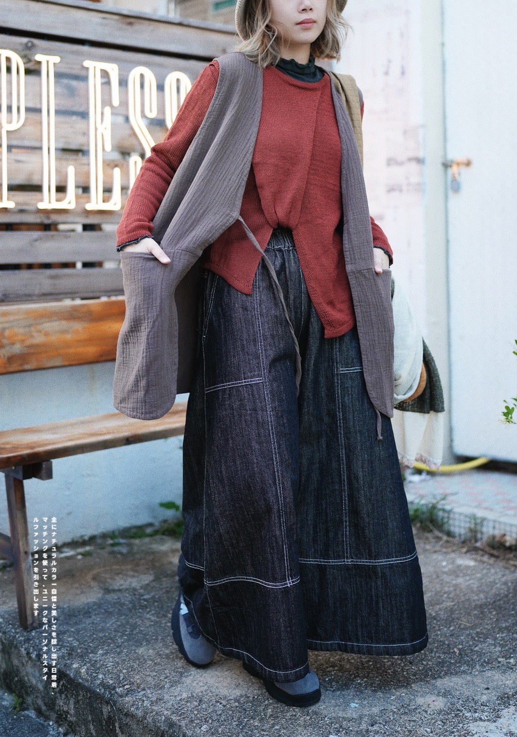 CA672 COLLARLESS CREPE VEST