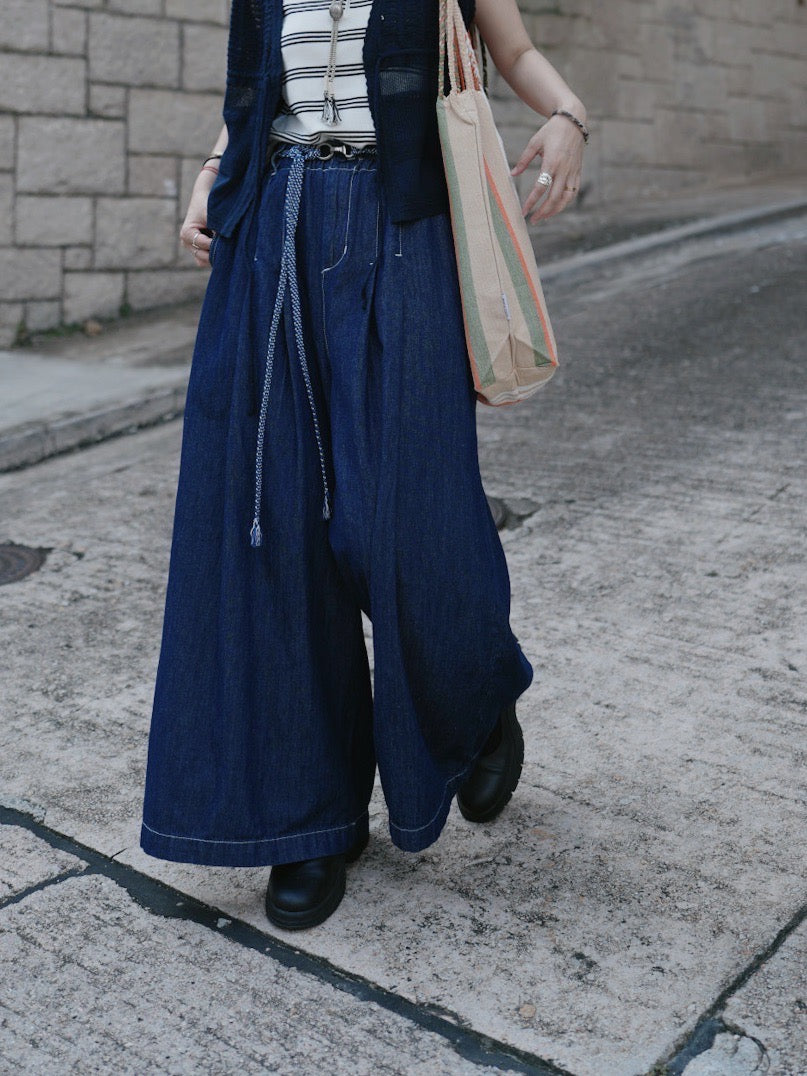 CA698 PLEATED DENIM JEANS