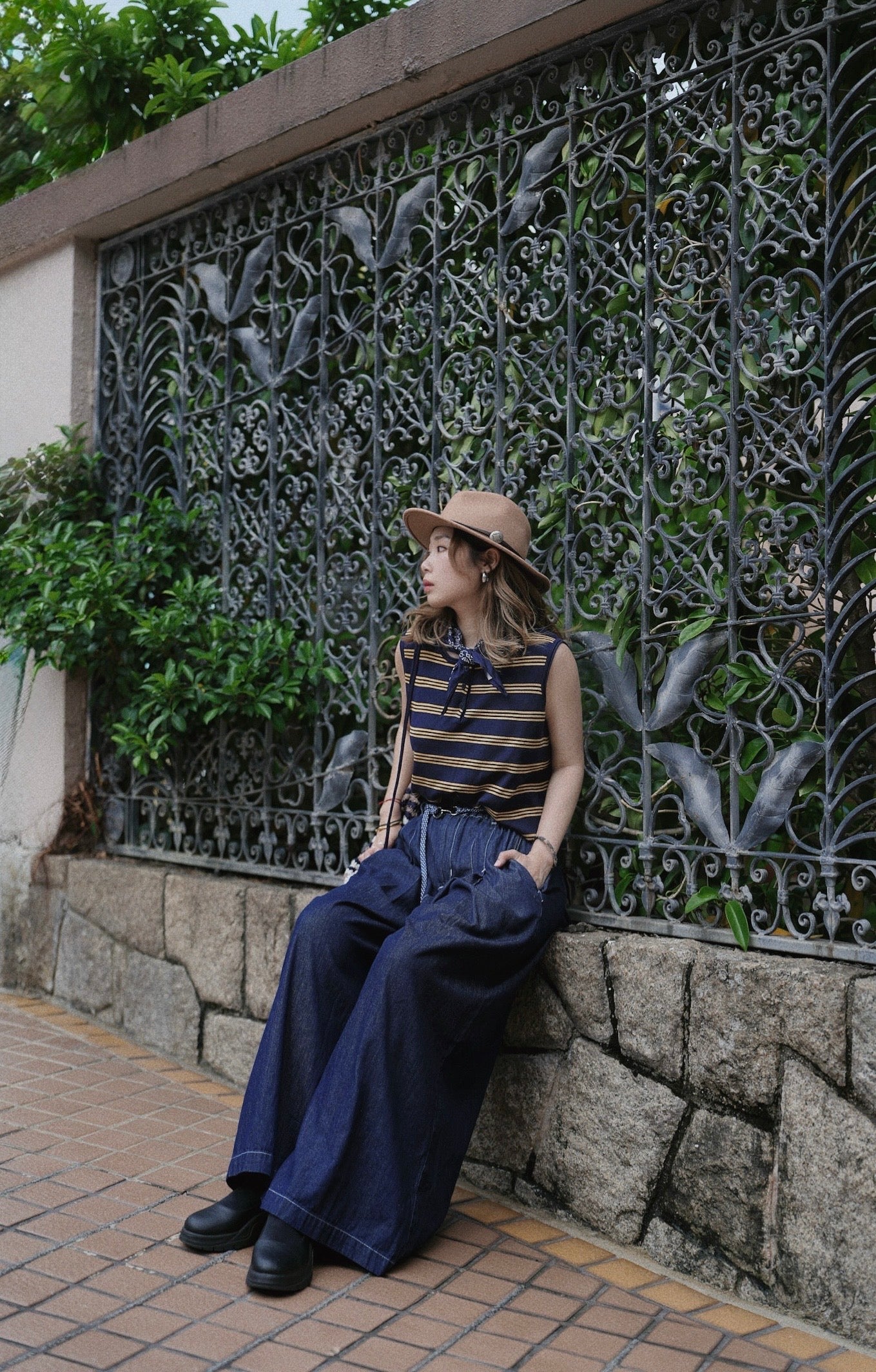 CA698 PLEATED DENIM JEANS