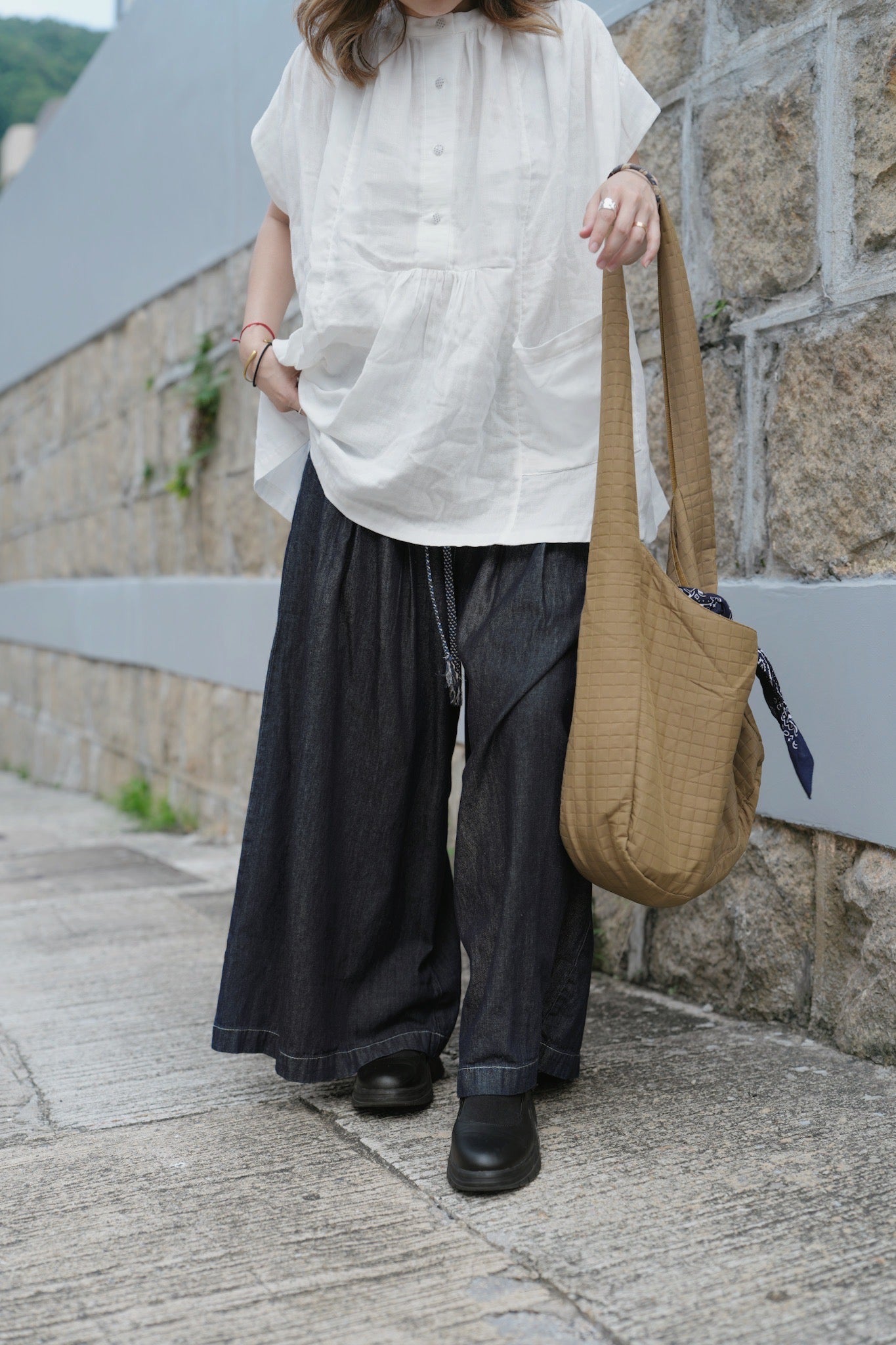 CA698 PLEATED DENIM JEANS