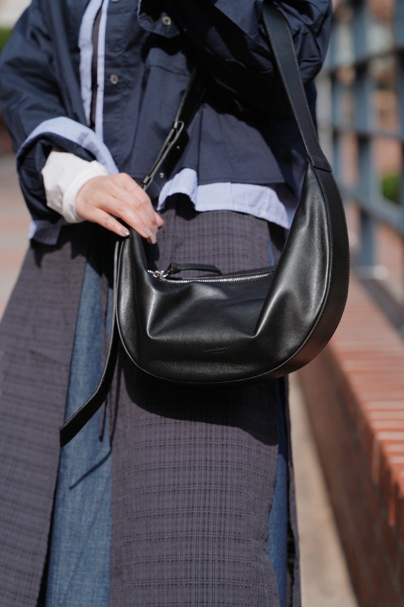 MZ711 BUCKS & LEATHER 半月袋
