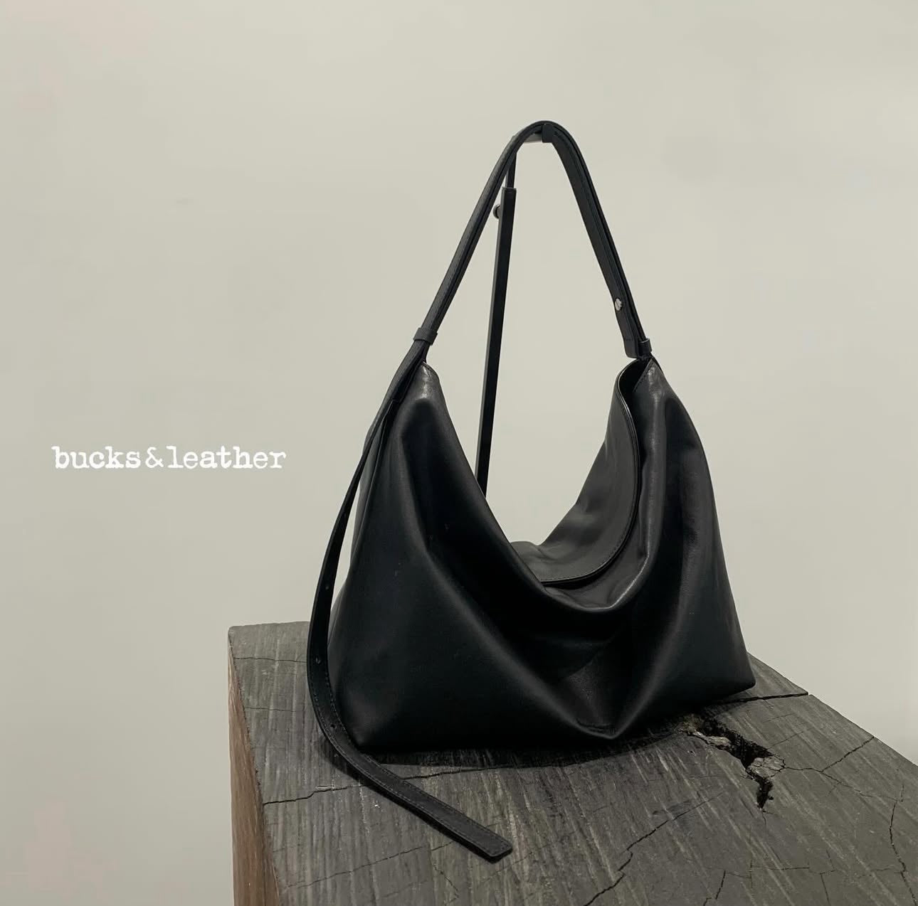 MZ712 BUCKS & LEATHER HOBO BAG