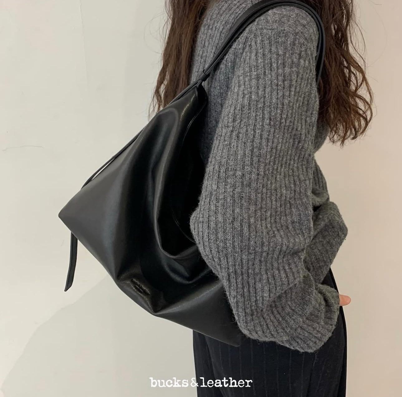 MZ712 BUCKS & LEATHER HOBO BAG