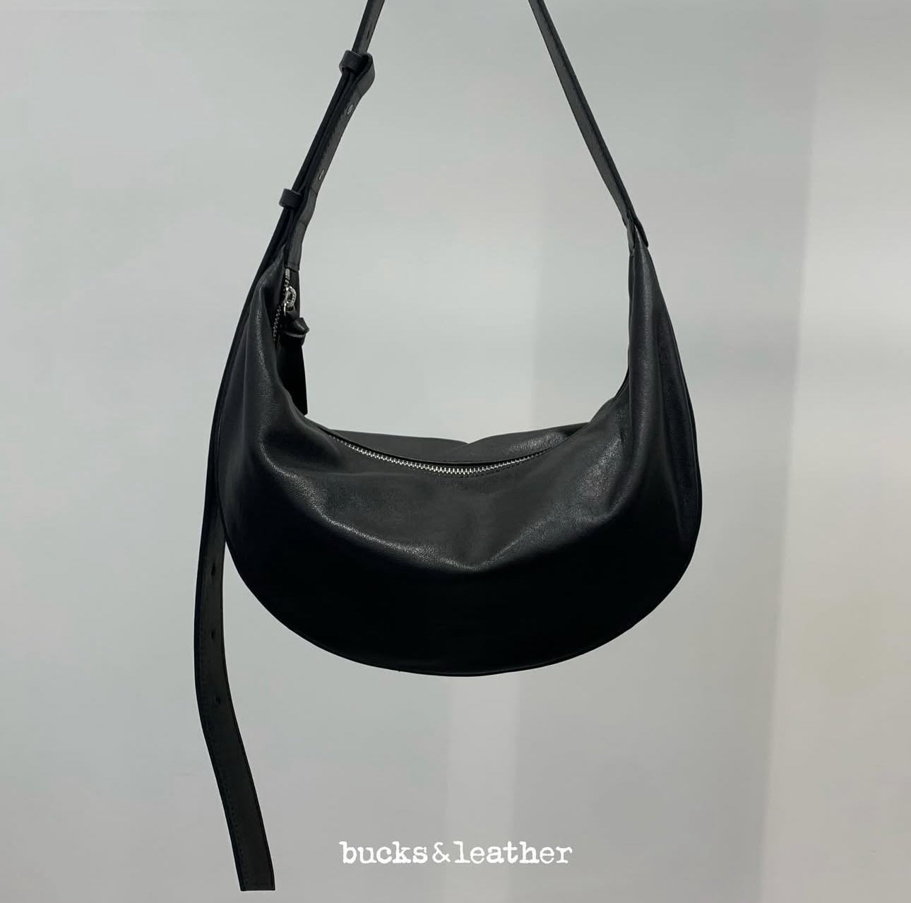 MZ711 BUCKS & LEATHER 半月袋