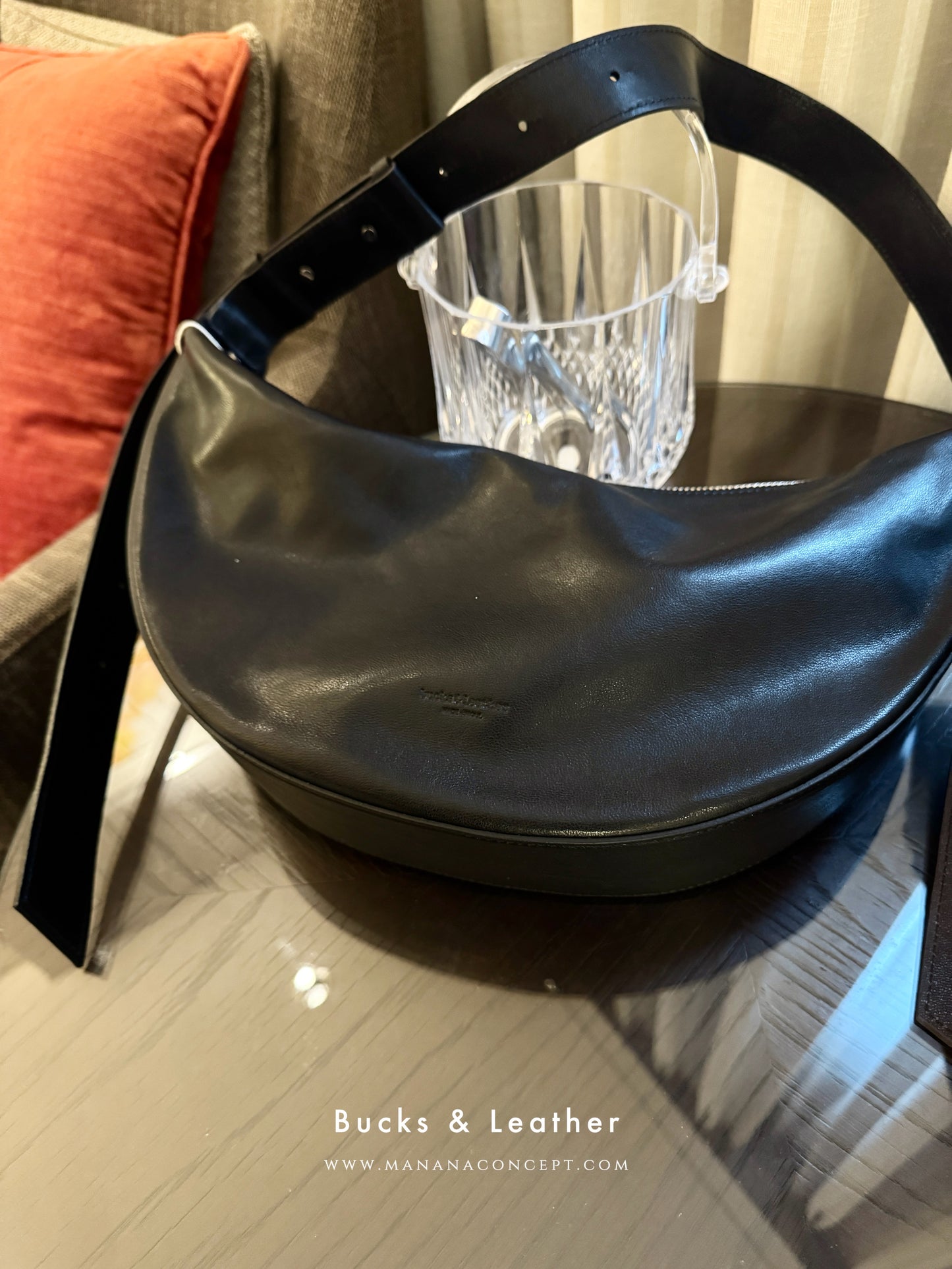 MZ711 BUCKS & LEATHER 半月袋