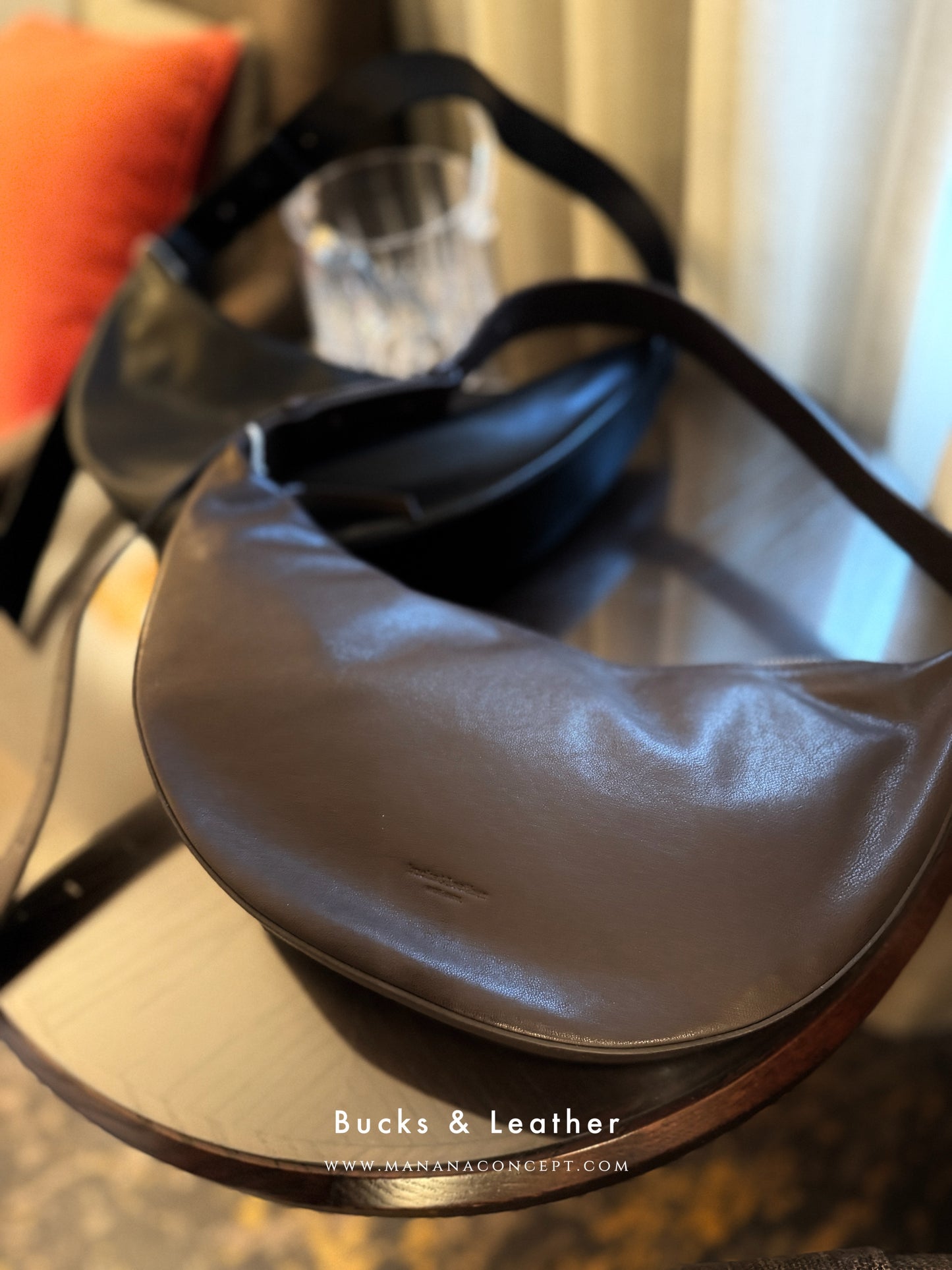 MZ711 BUCKS & LEATHER 半月袋
