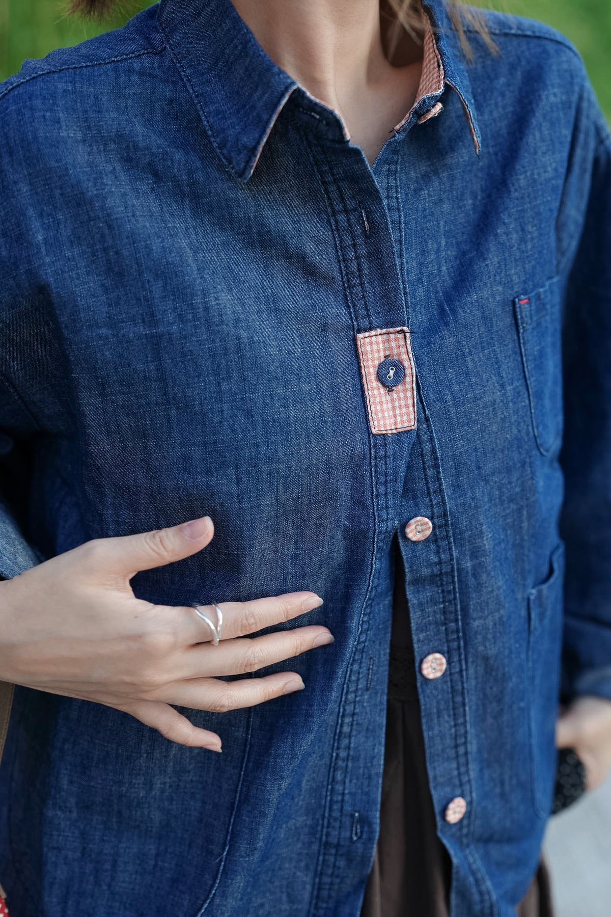 MB069 PATCHED DENIM SHIRT