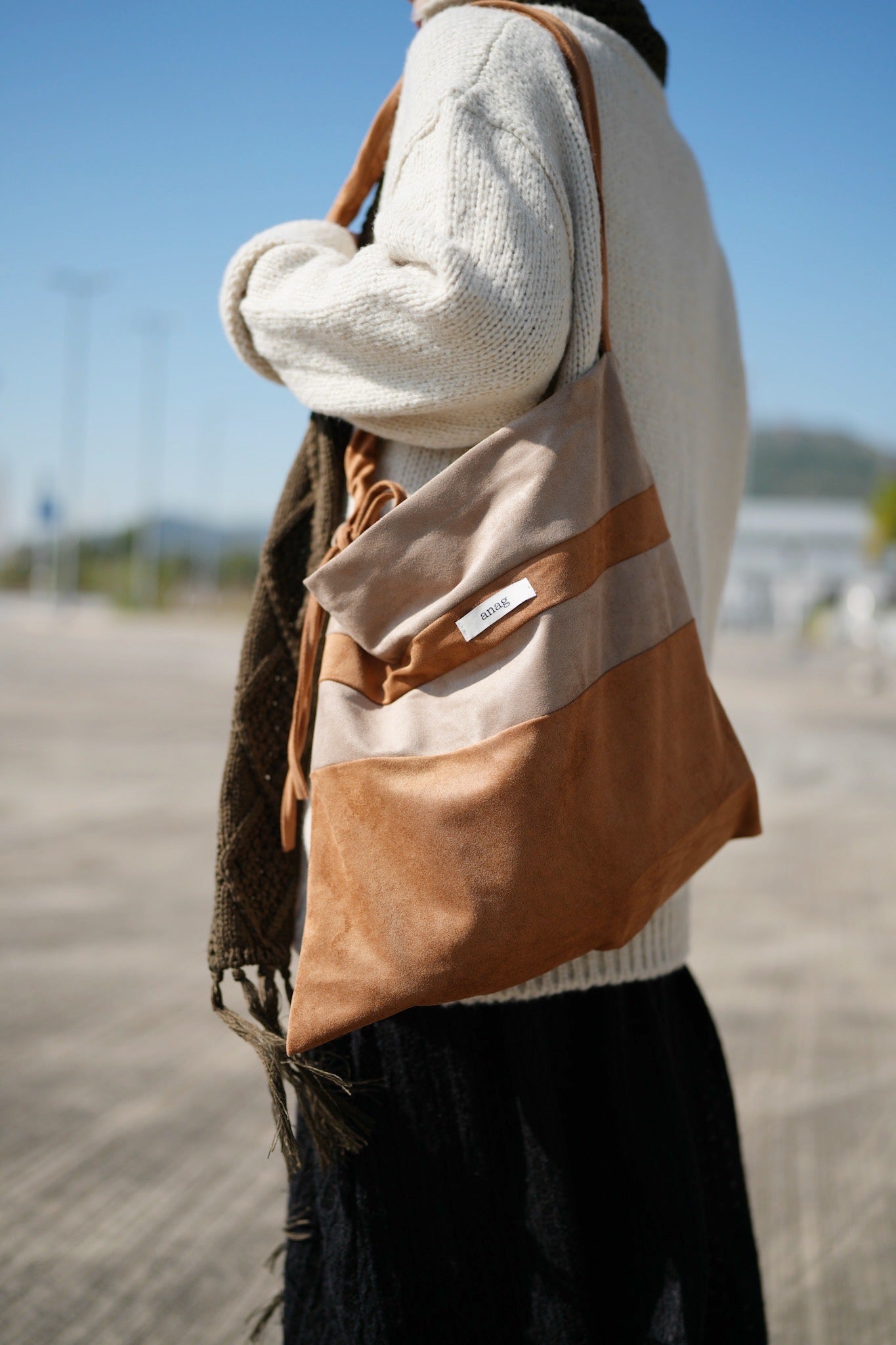 MZ544 Contrasted Suede Tote