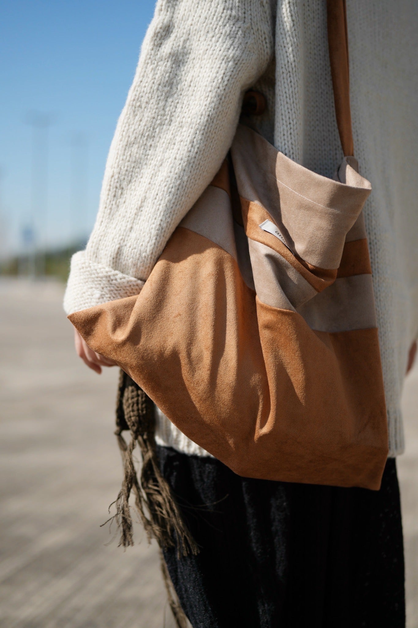 MZ544 Contrasted Suede Tote