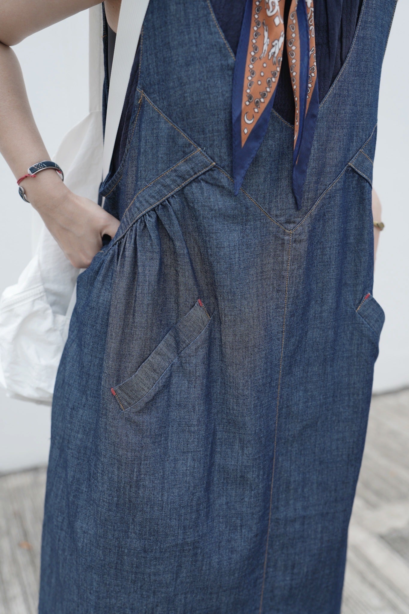 MZ797 V-NECK LOOSE DENIM DRESS