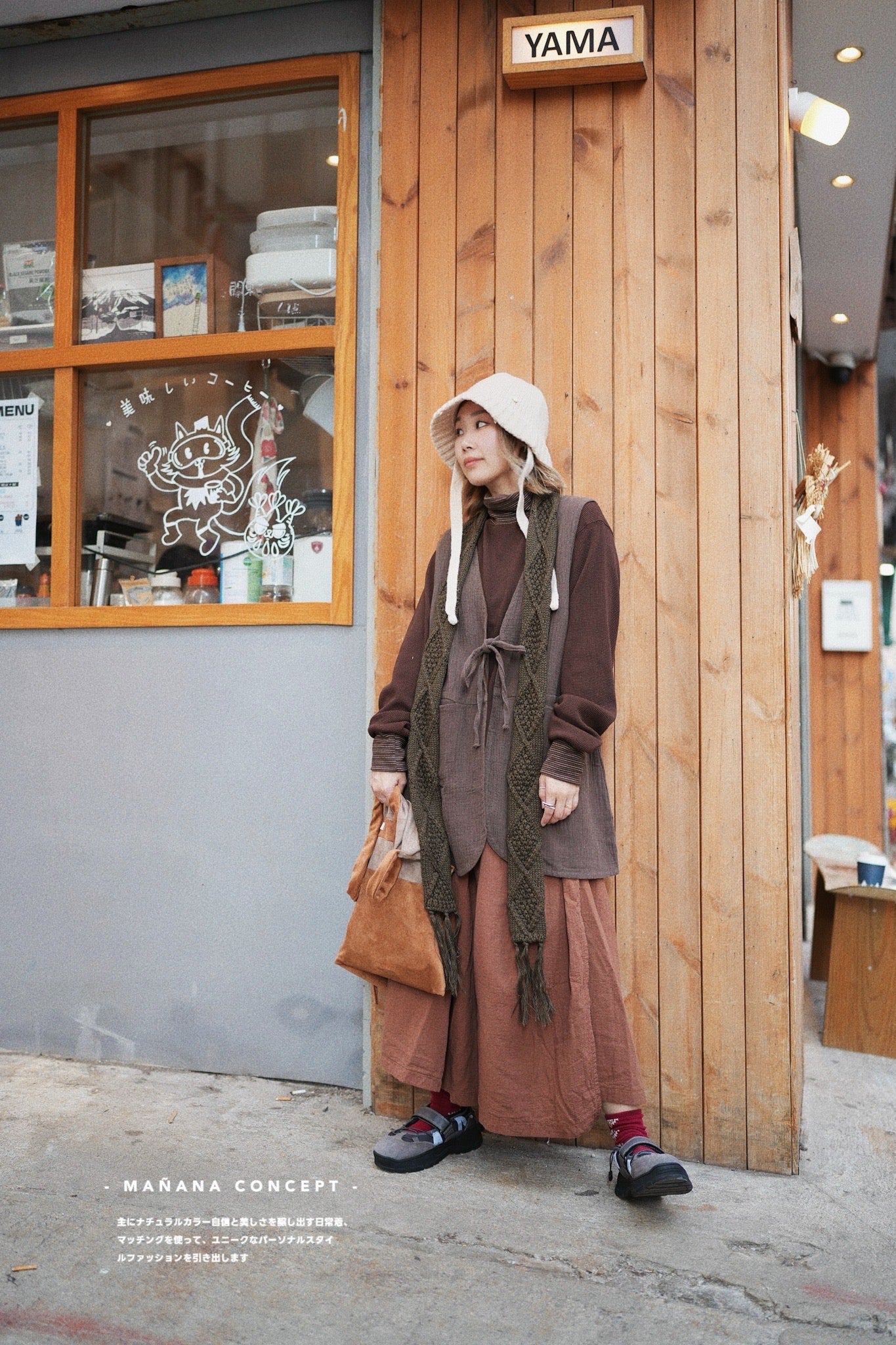 CA672 COLLARLESS CREPE VEST