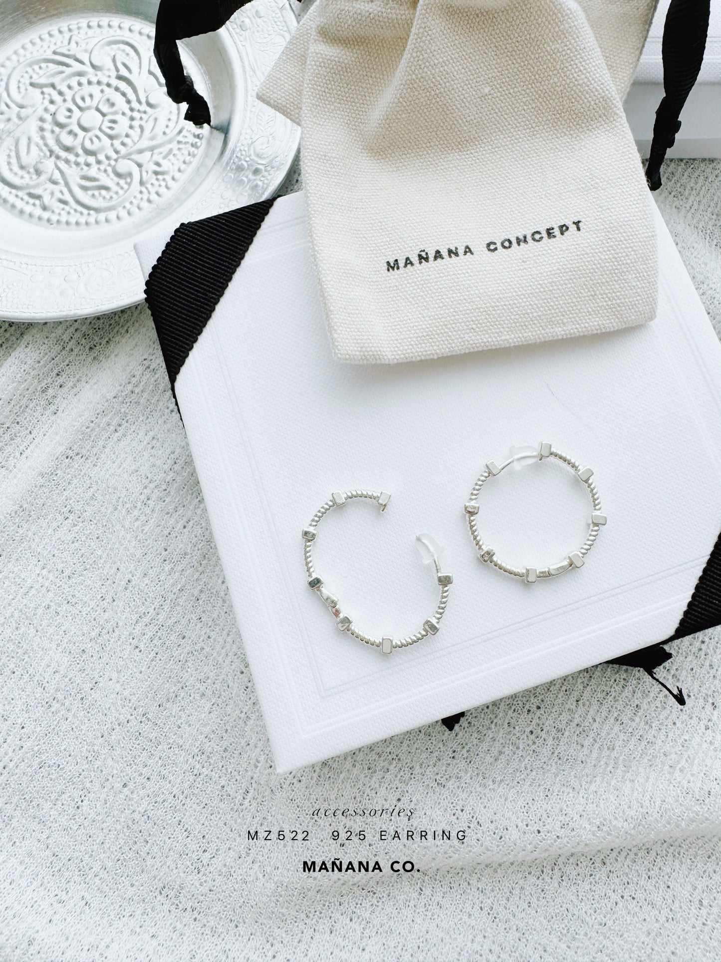 MZ522 20MM HOOP EARRINGS