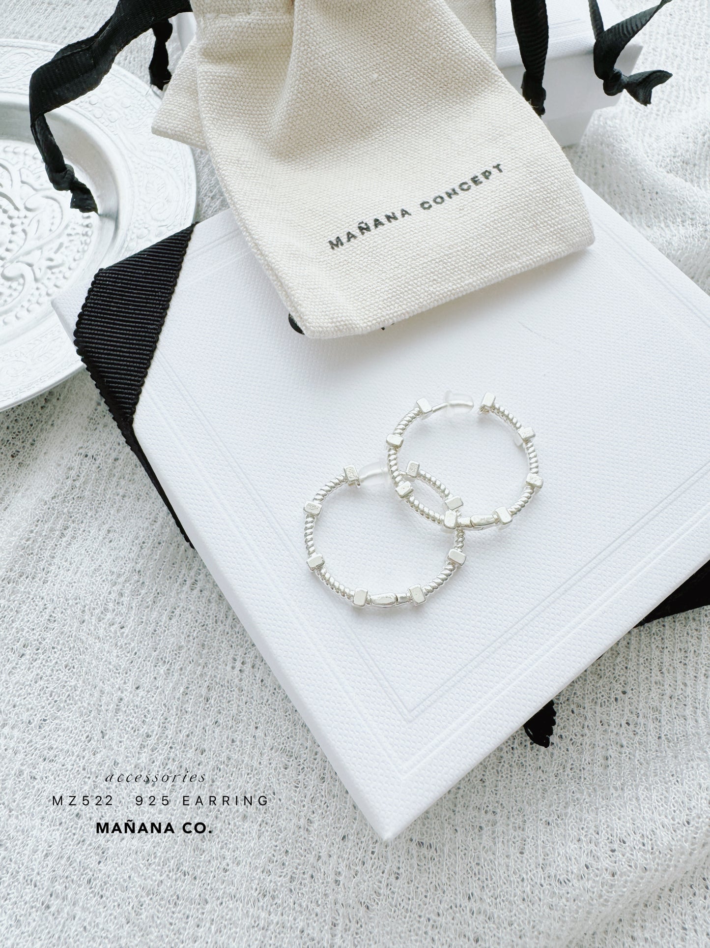 MZ522 20MM HOOP EARRINGS
