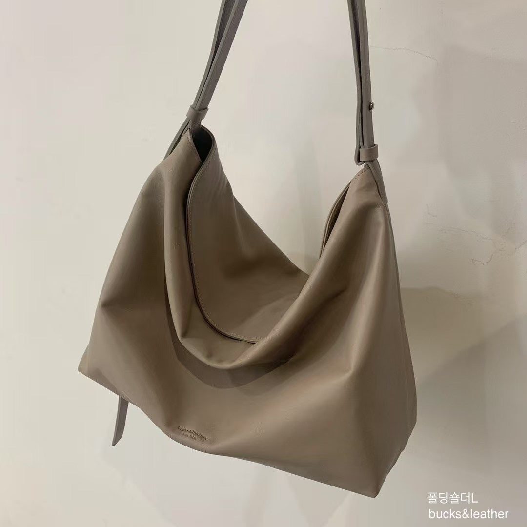 MZ712 BUCKS & LEATHER HOBO BAG