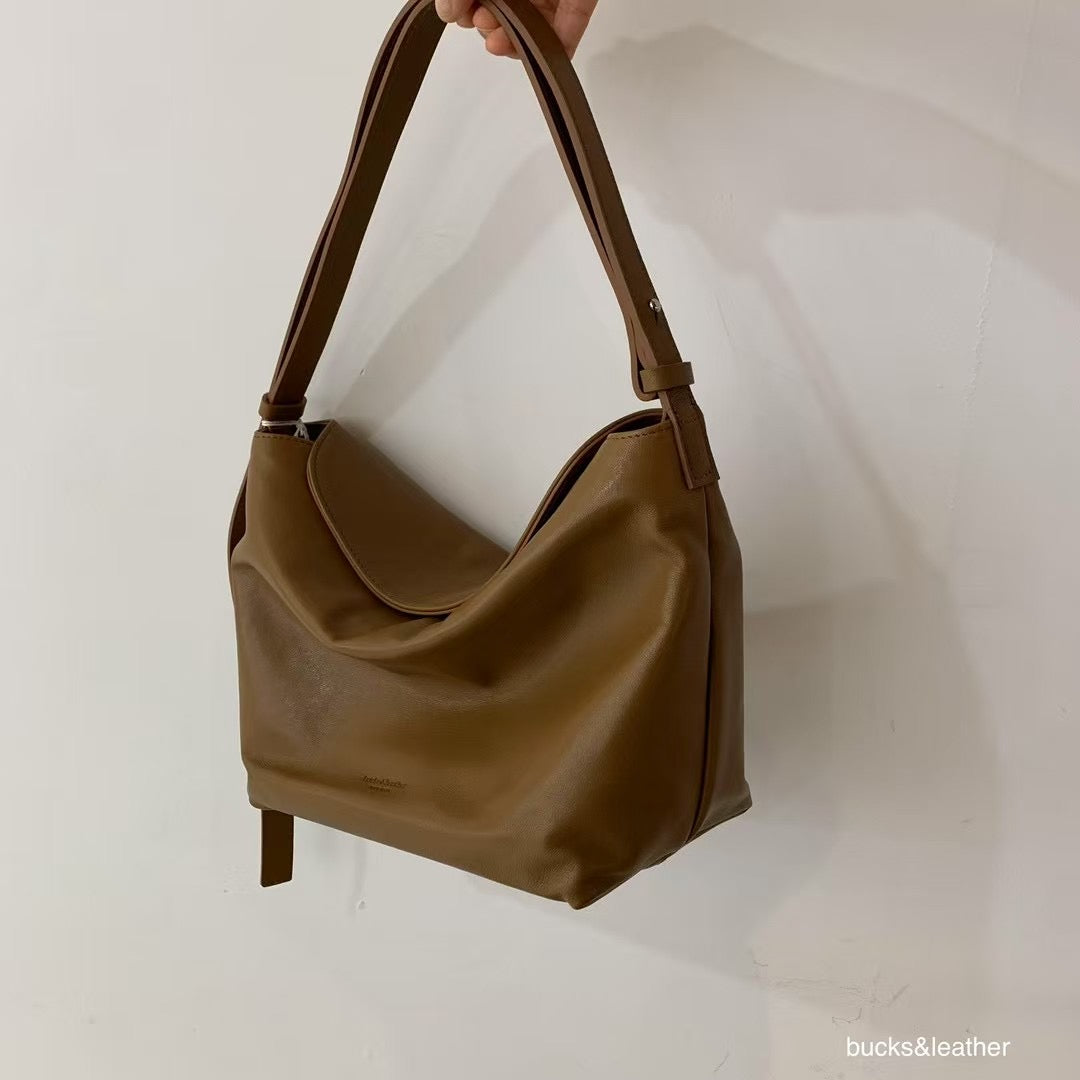MZ712 BUCKS & LEATHER HOBO BAG