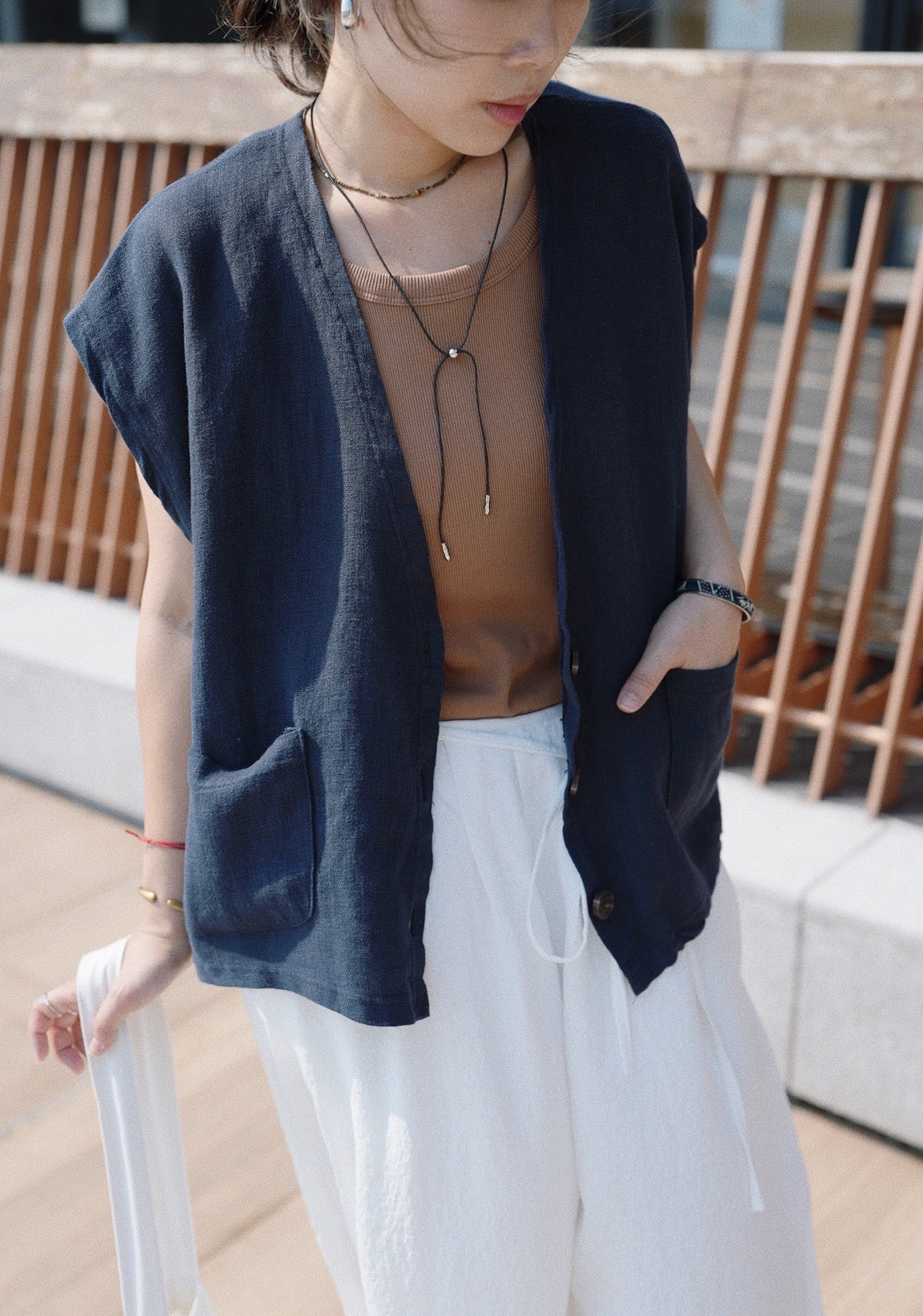 MZ811 V- NECK LINEN VEST