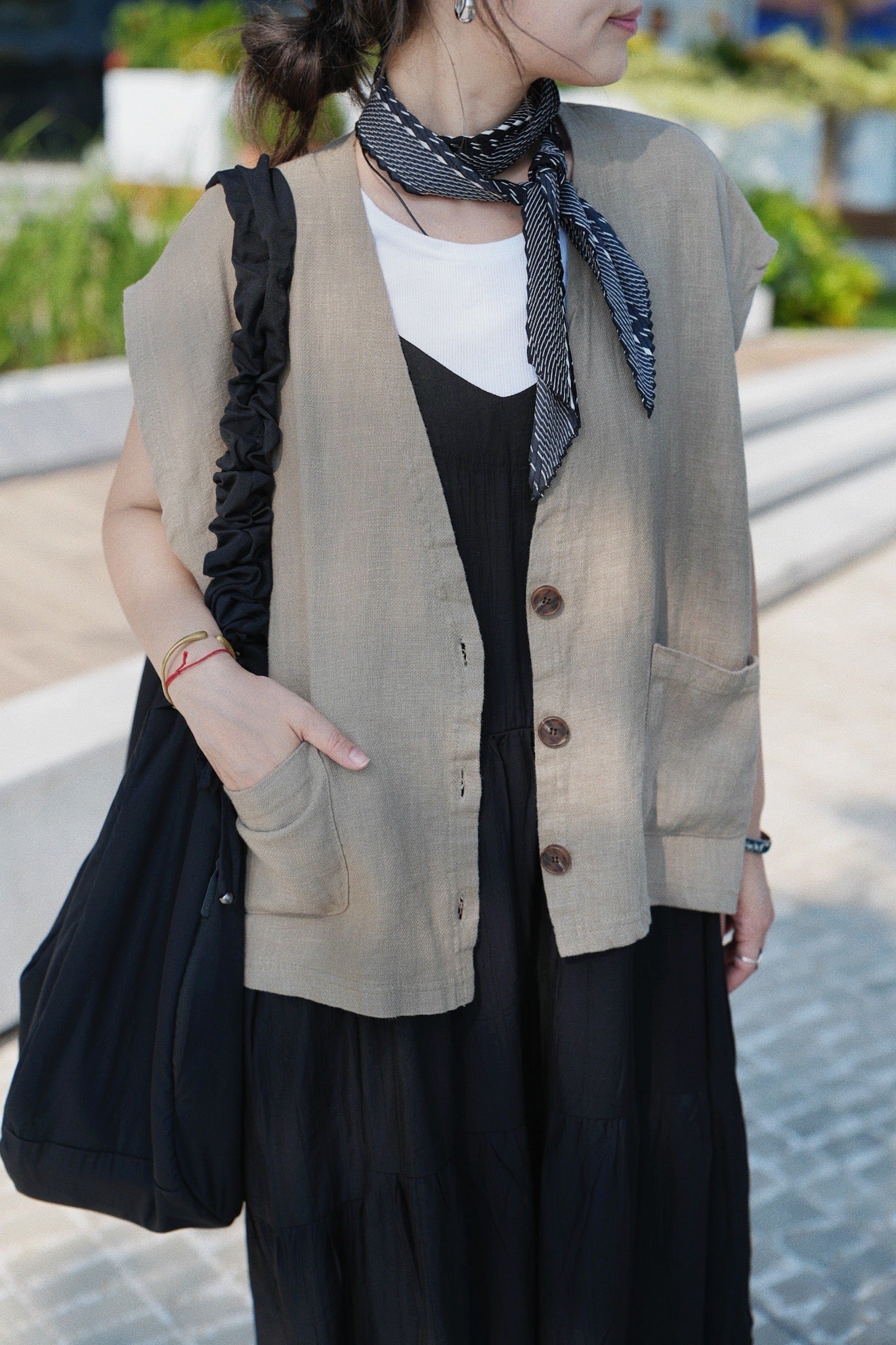 MZ811 V- NECK LINEN VEST