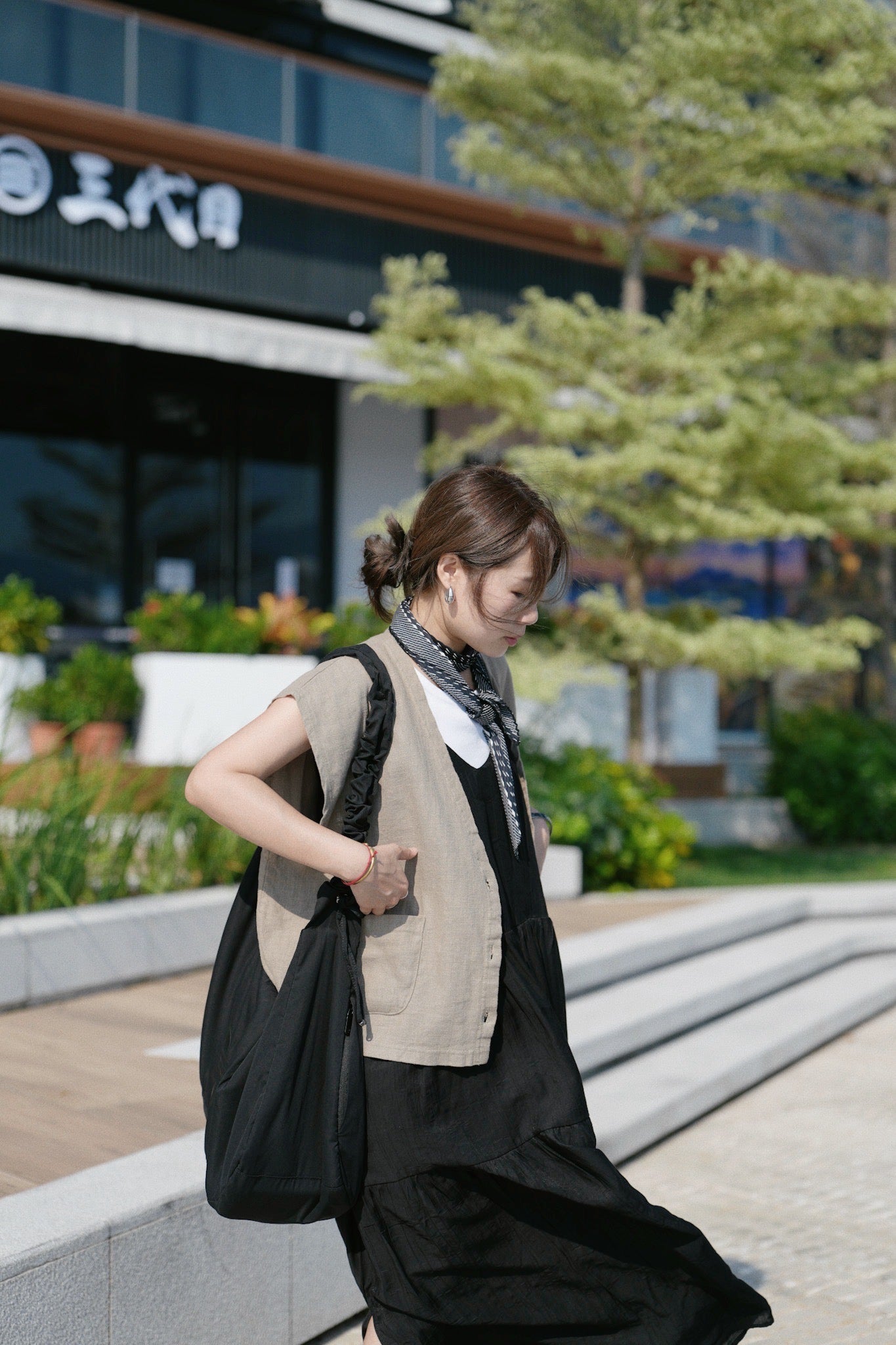 MZ811 V- NECK LINEN VEST