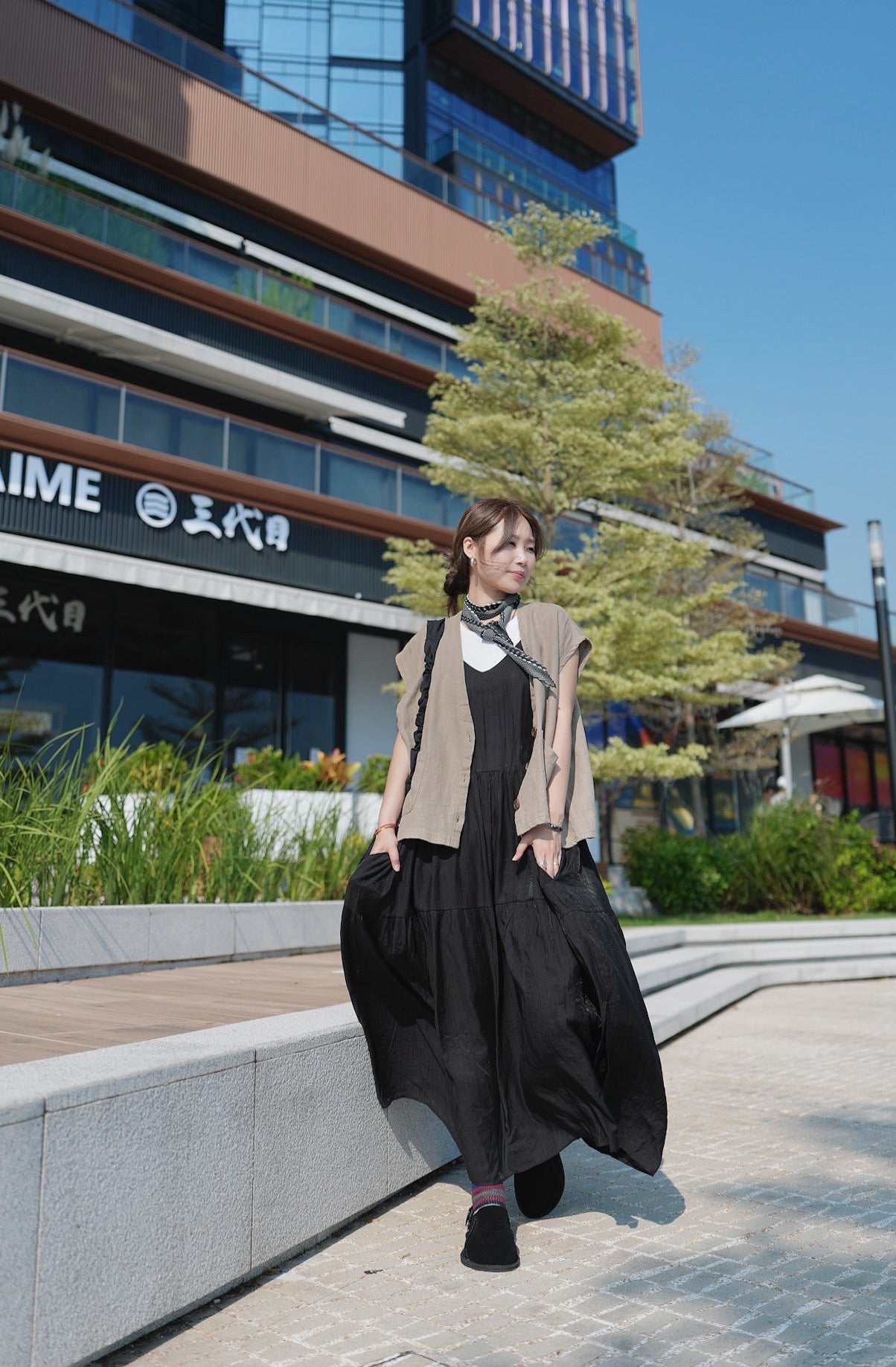 MZ811 V- NECK LINEN VEST