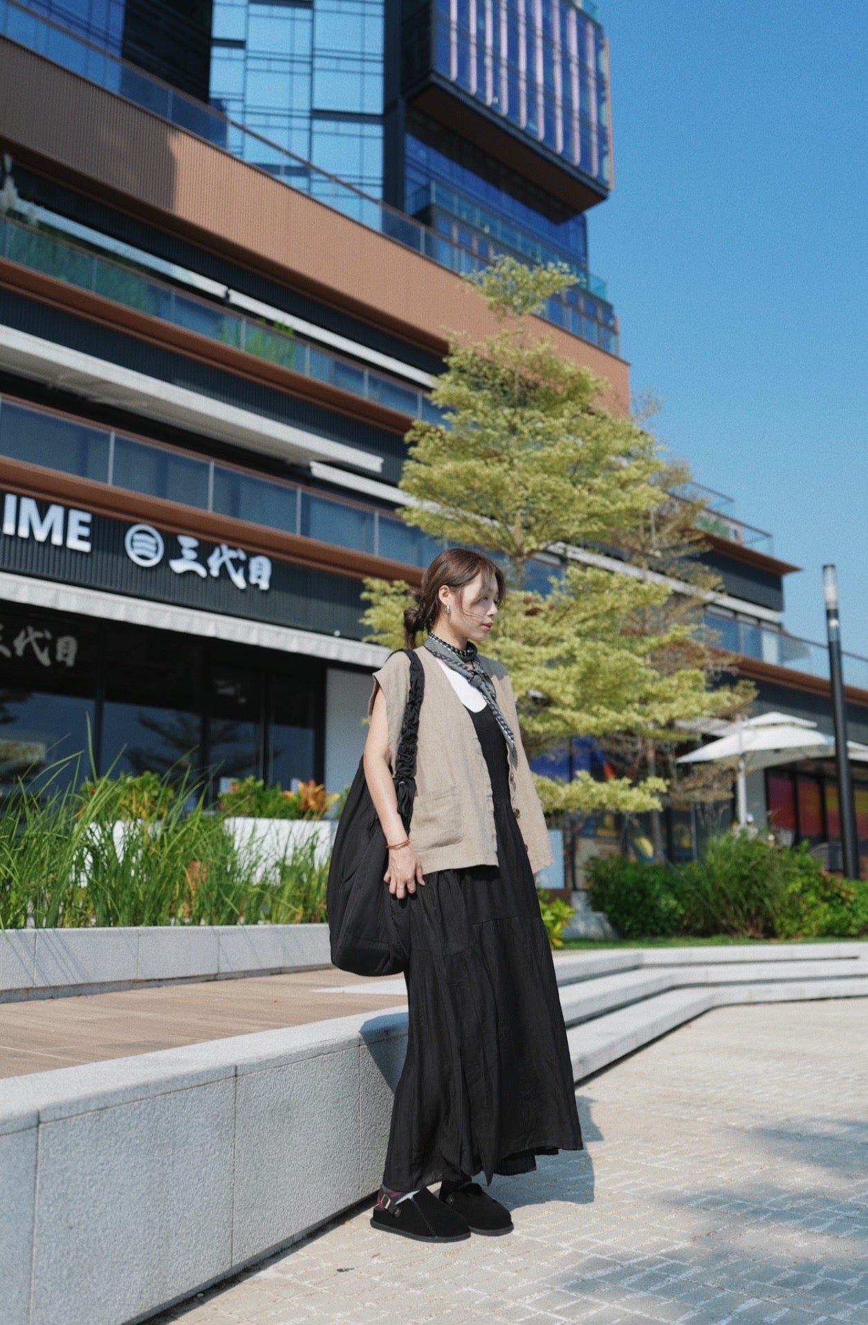 MZ811 V- NECK LINEN VEST